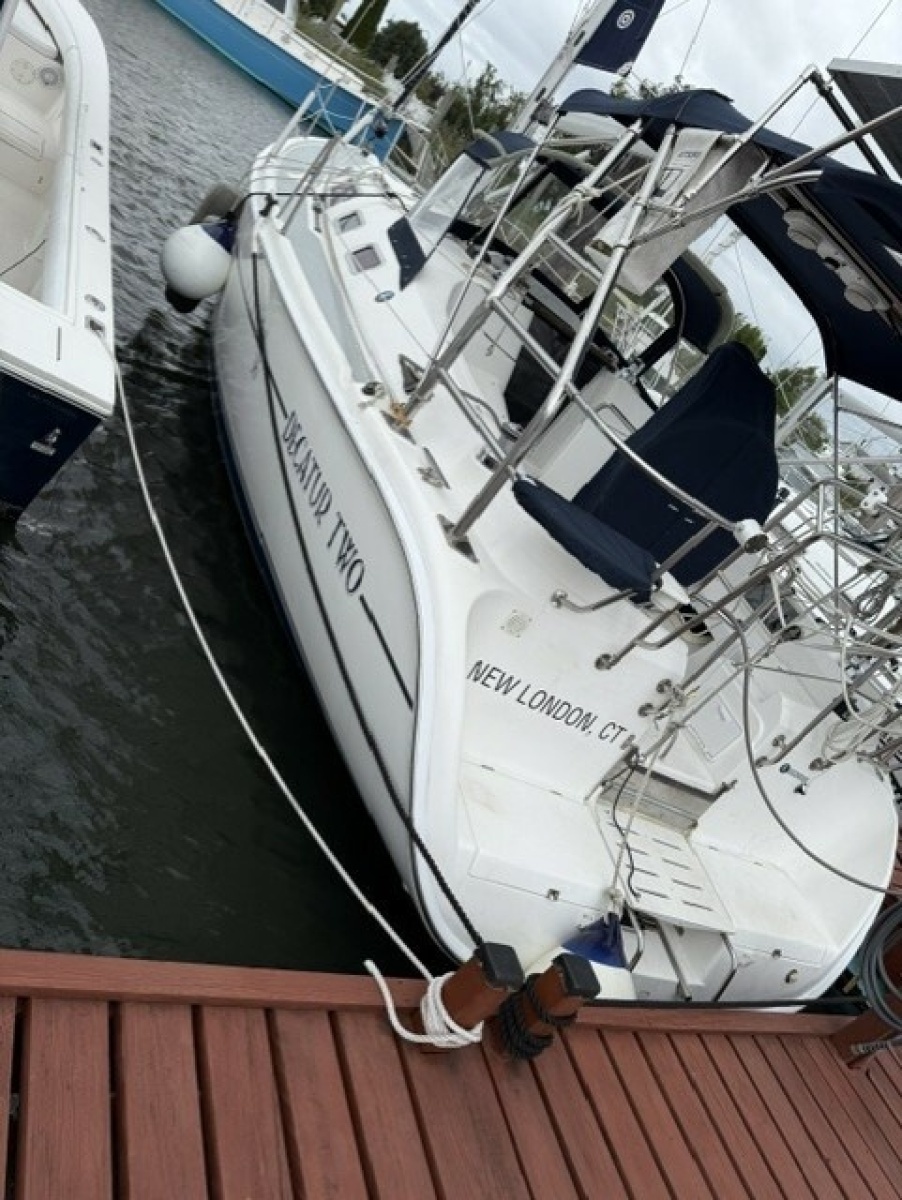 2004 Hunter 36