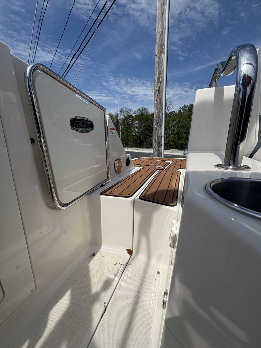 2013 Monterey M5 Sport Boat