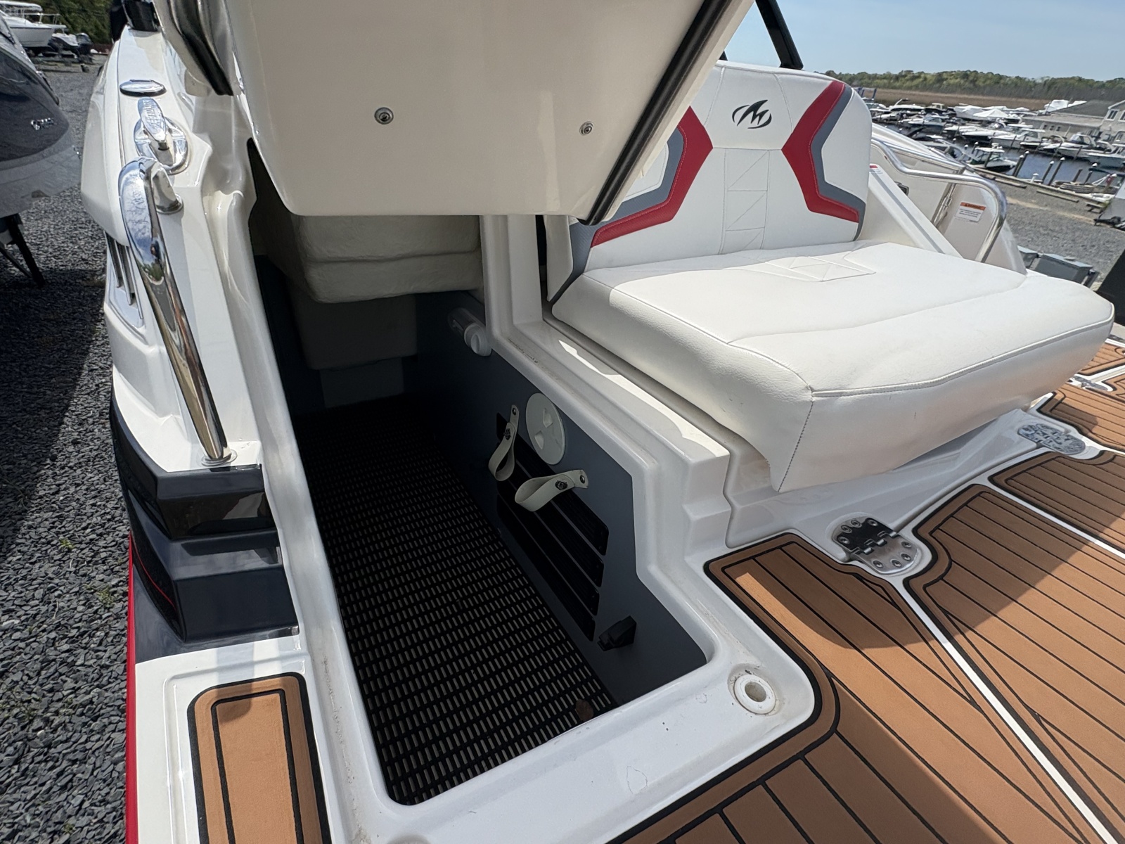 2013 Monterey M5 Sport Boat