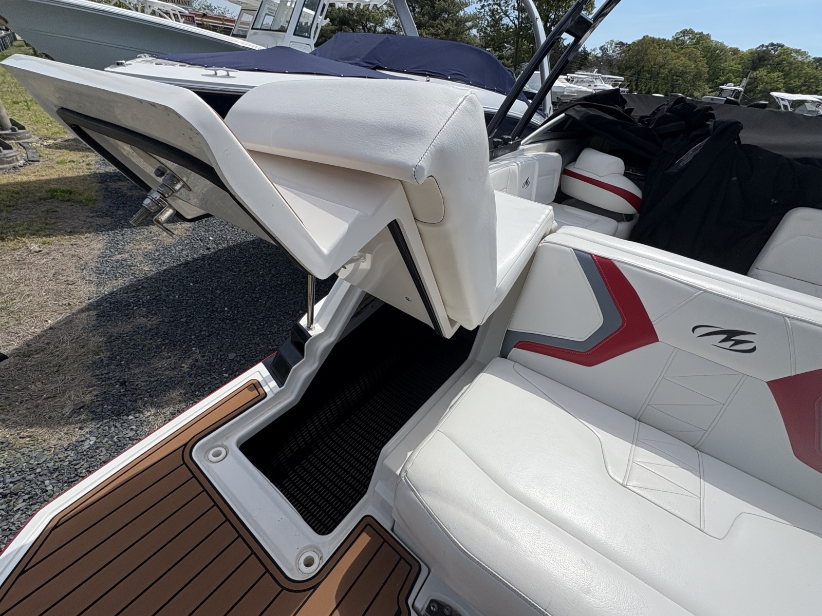 25ft Monterey Yacht For Sale