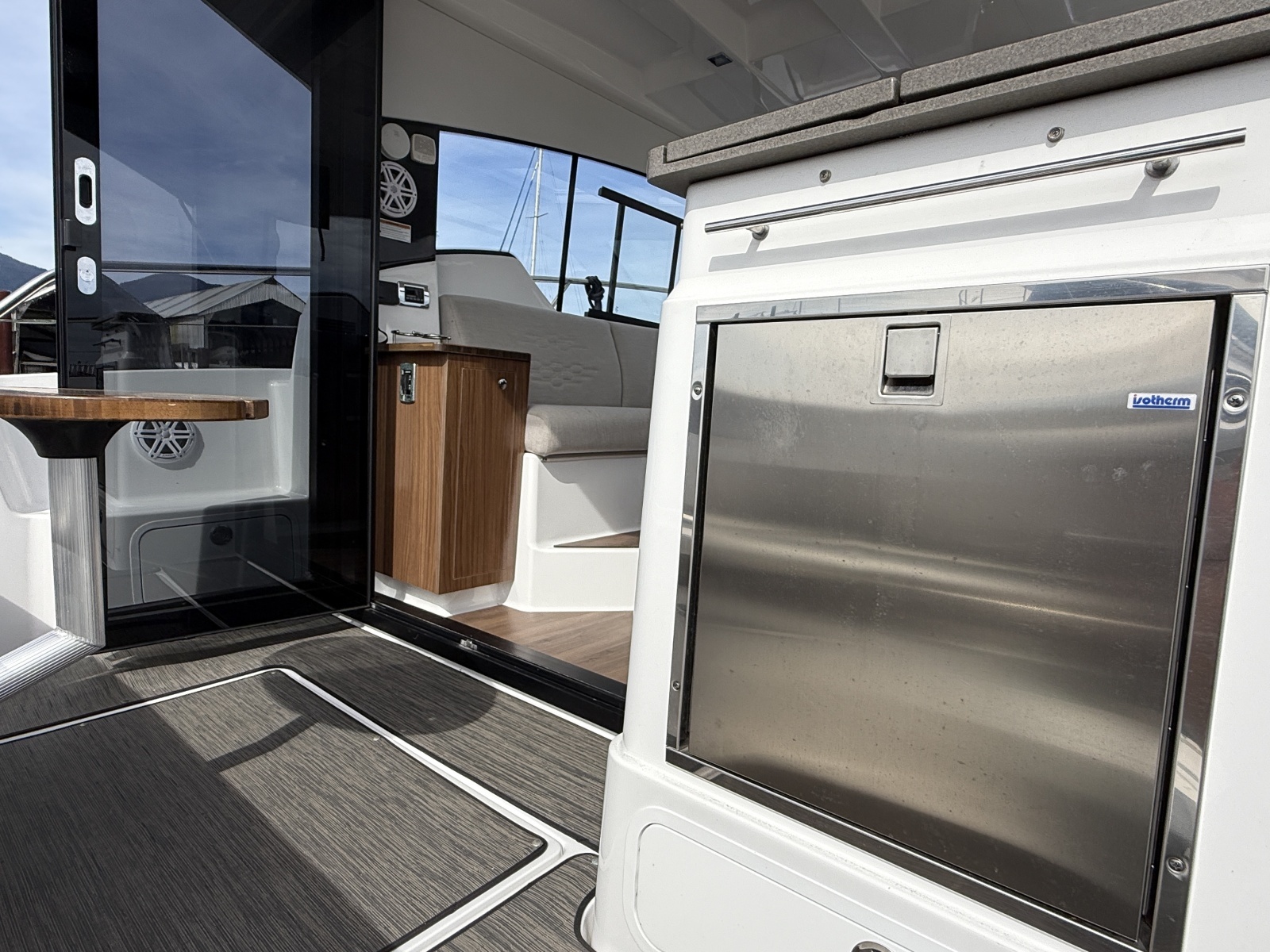 37ft Four Winns Yacht For Sale