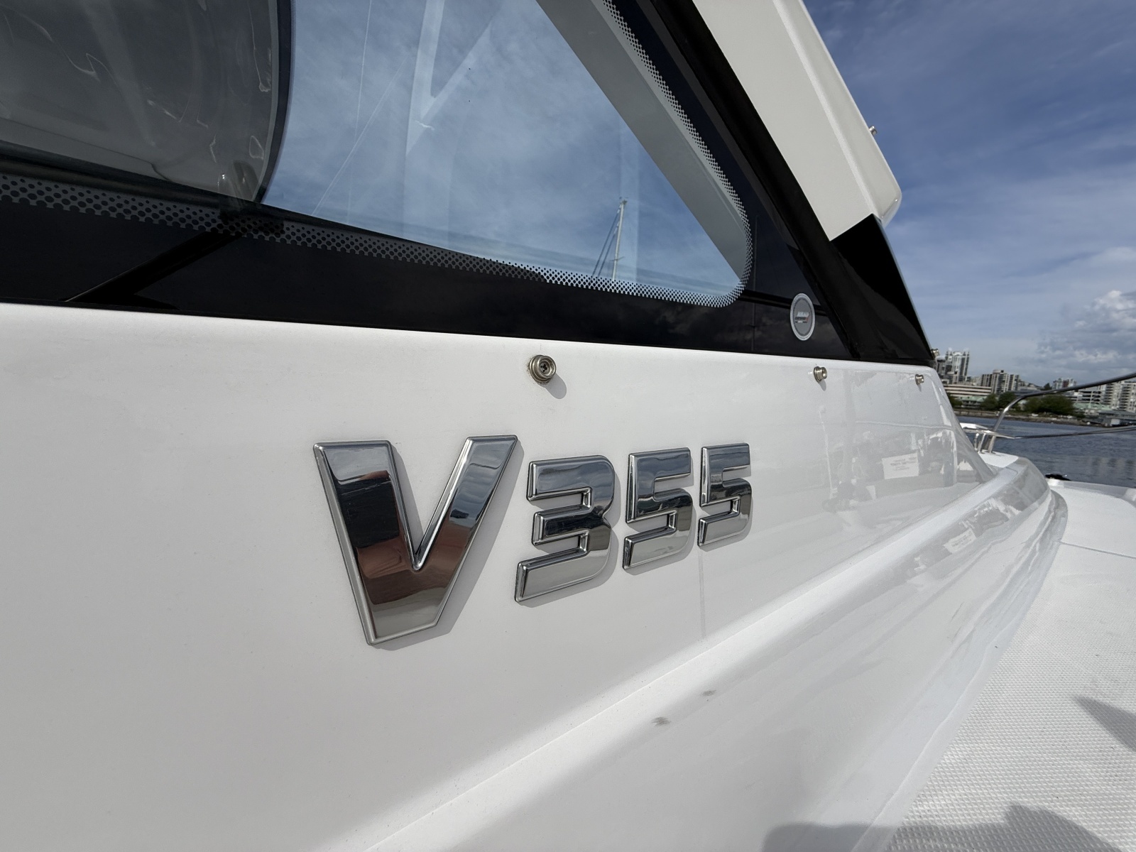 37ft Four Winns Yacht For Sale