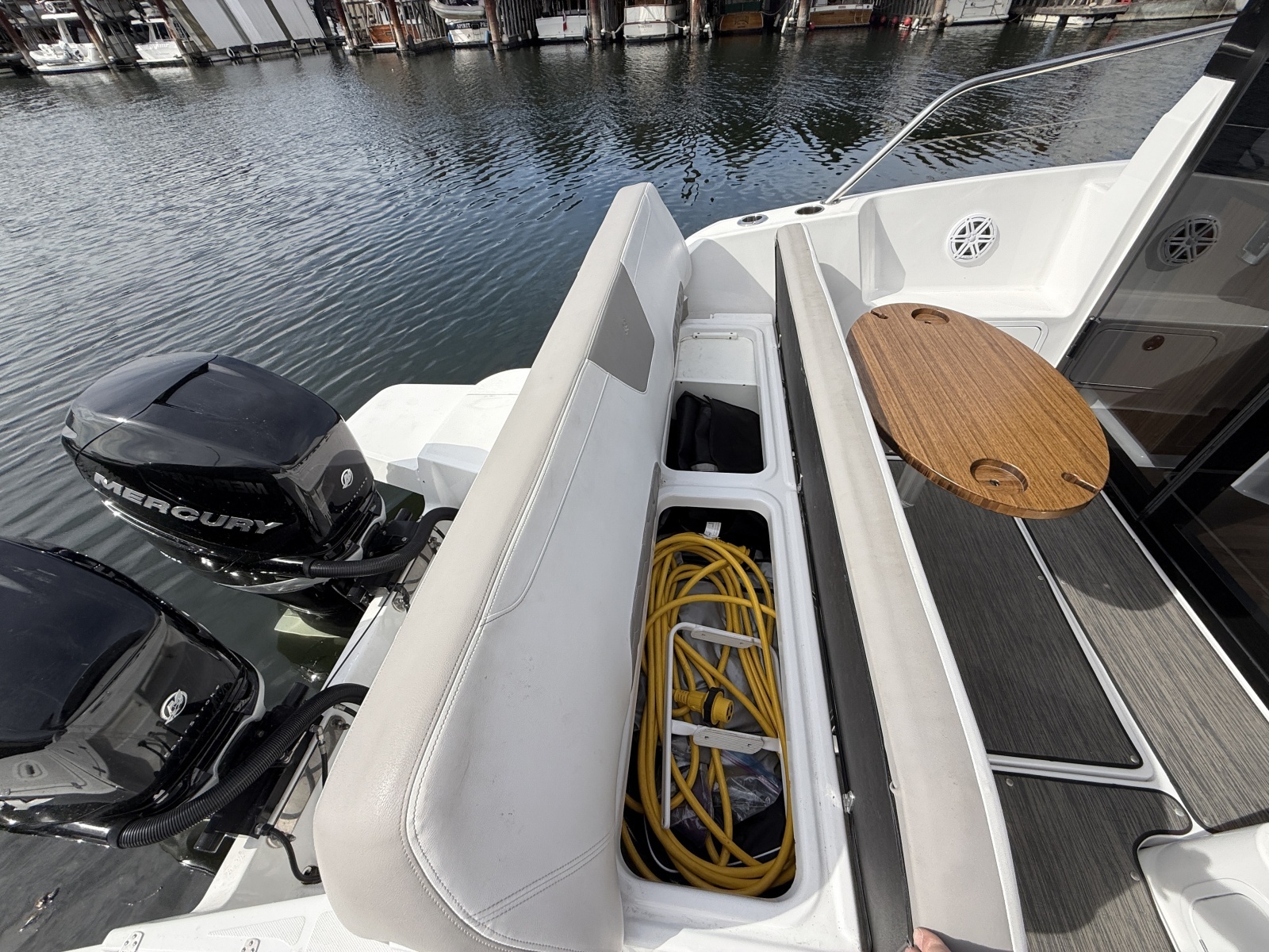 37ft Four Winns Yacht For Sale