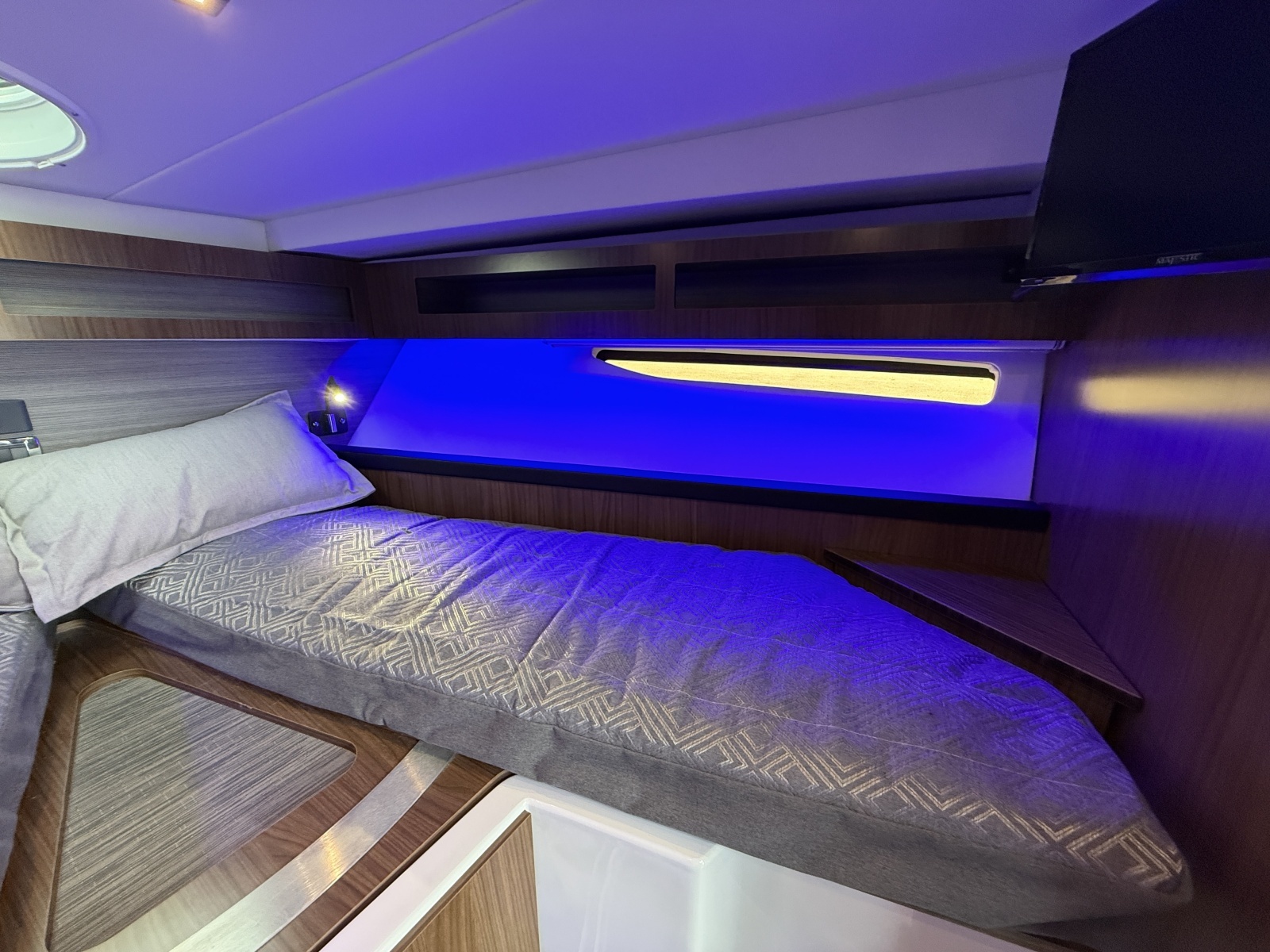 37ft Four Winns Yacht For Sale