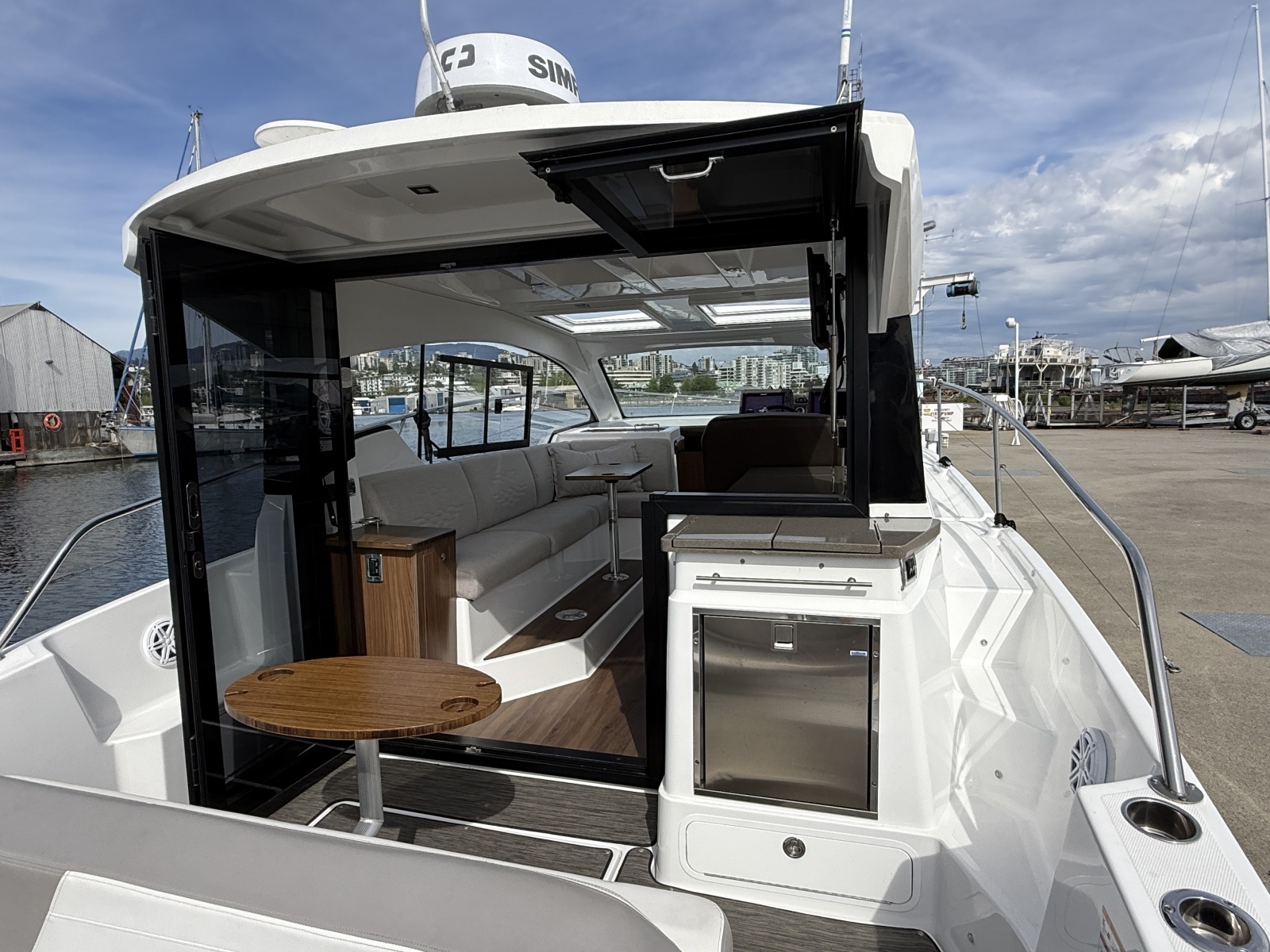 37ft Four Winns Yacht For Sale