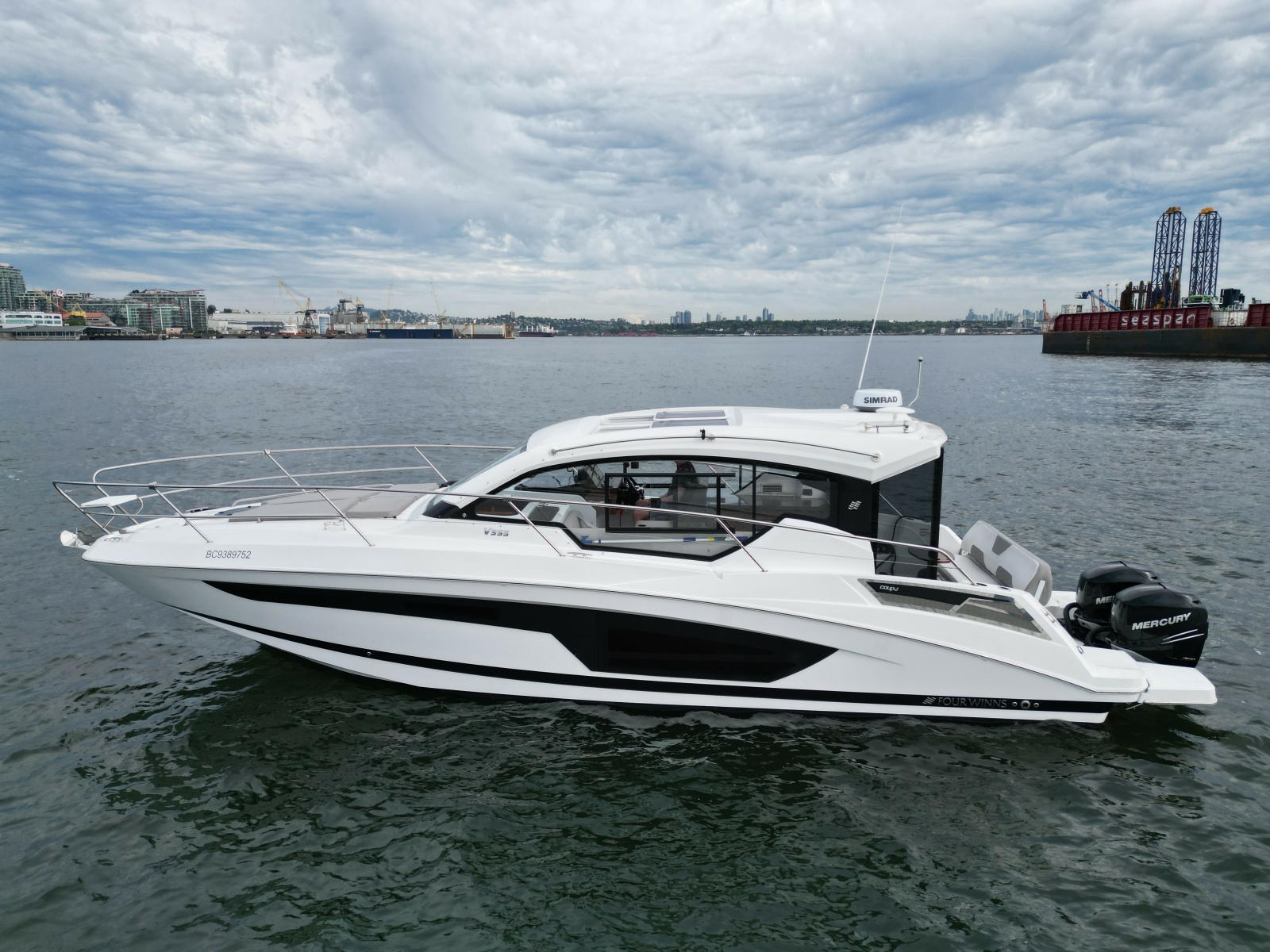 2022 Four Winns V355 Coupe