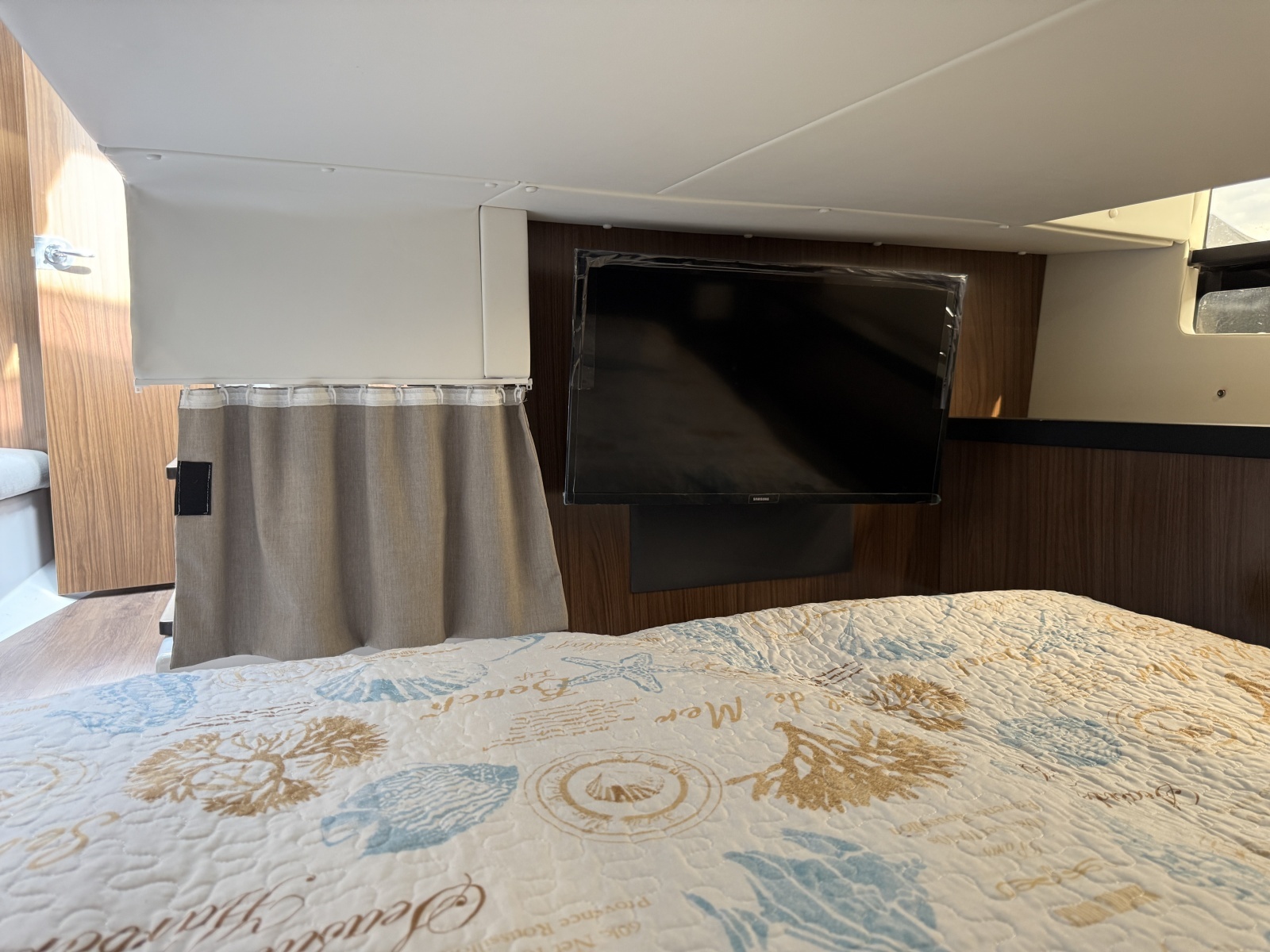 37ft Four Winns Yacht For Sale