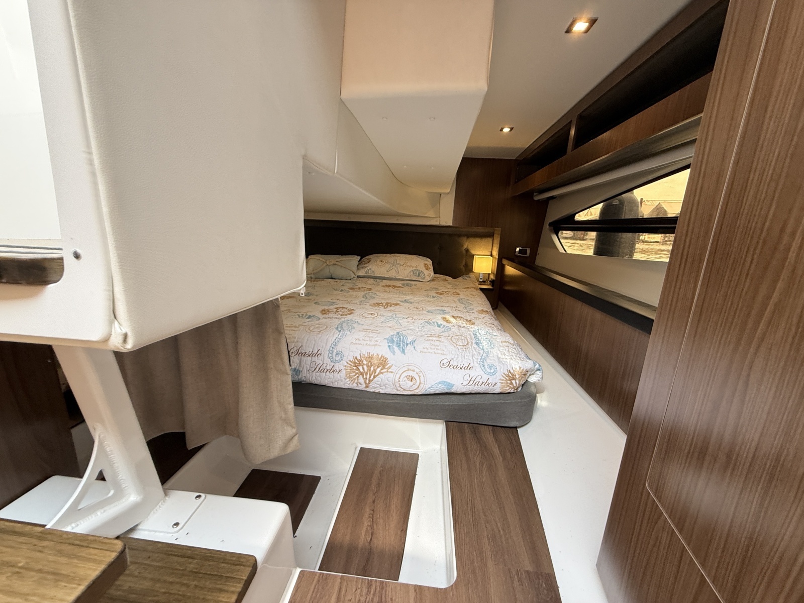 37ft Four Winns Yacht For Sale