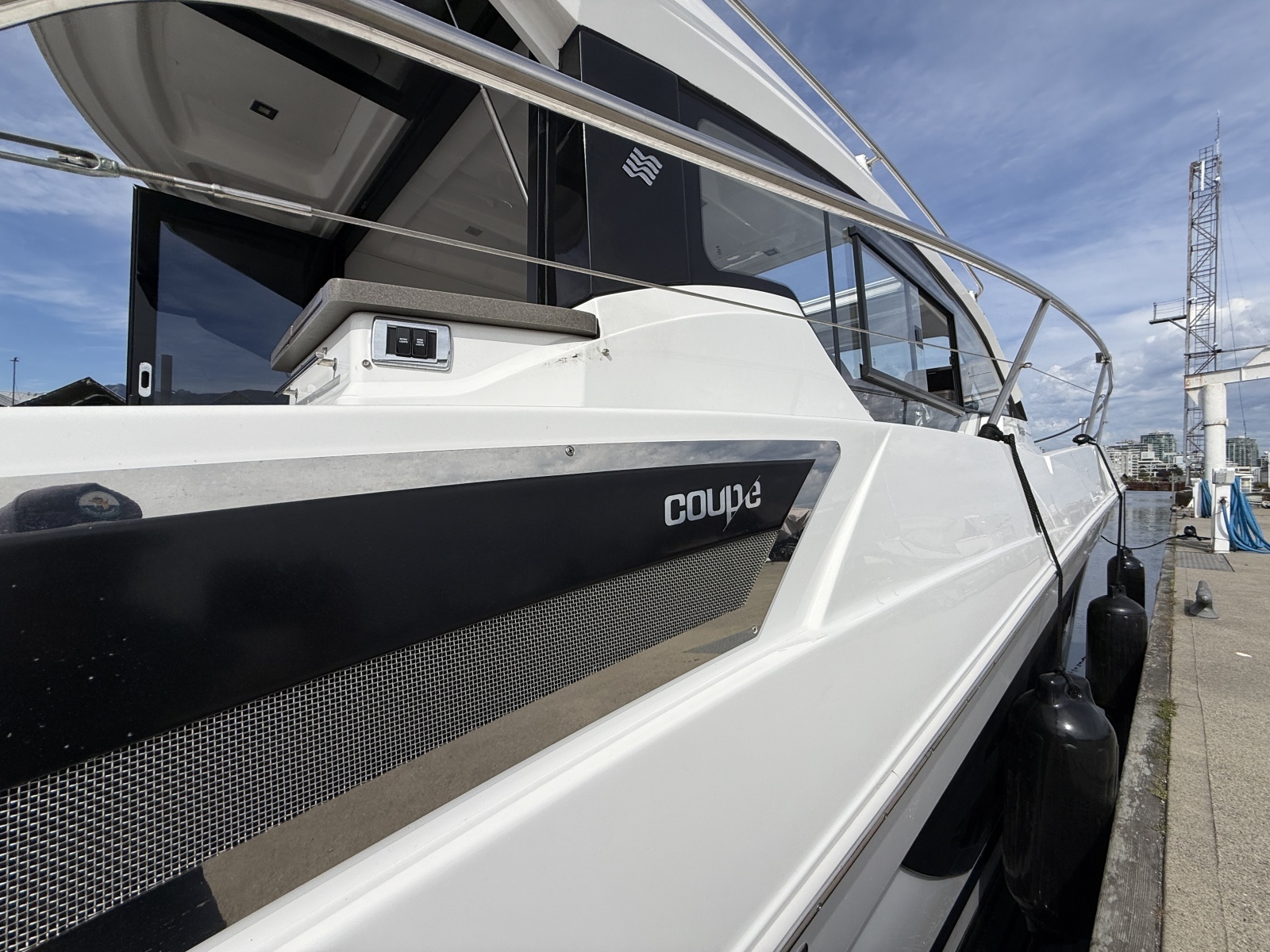 37ft Four Winns Yacht For Sale