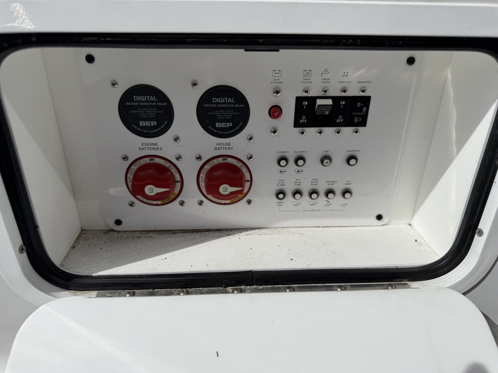 37ft Four Winns Yacht For Sale