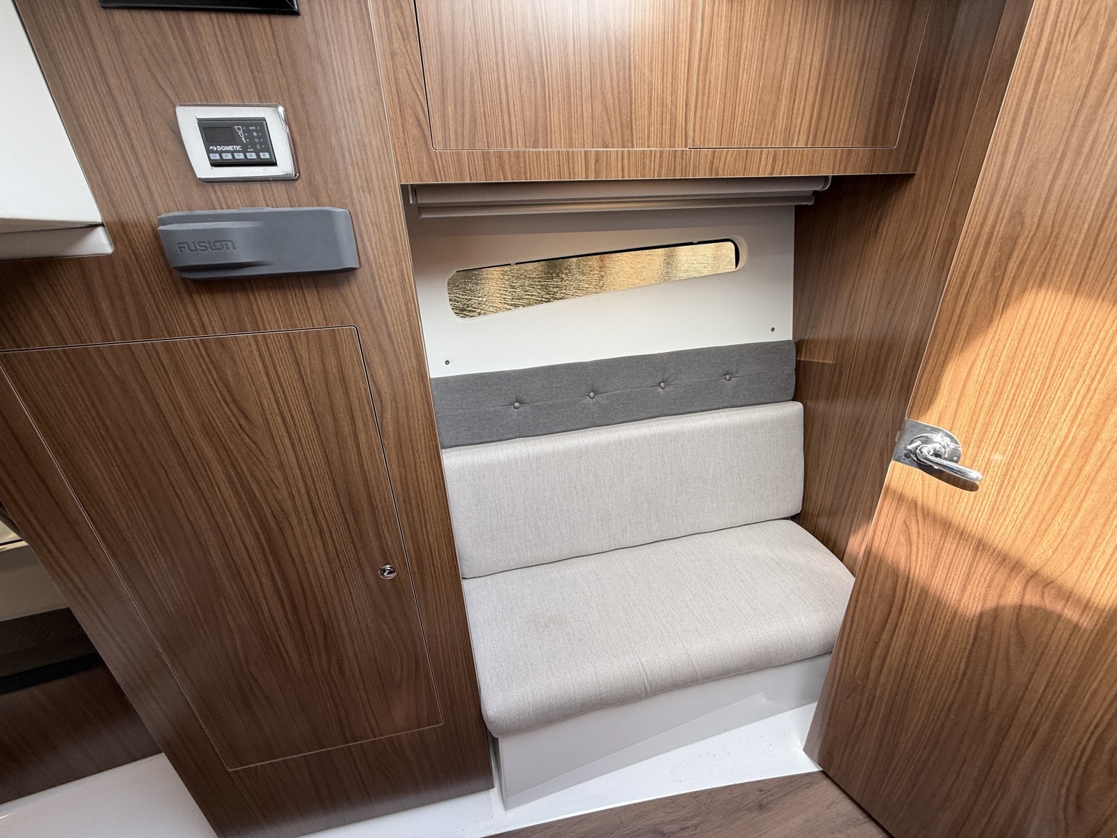 37ft Four Winns Yacht For Sale