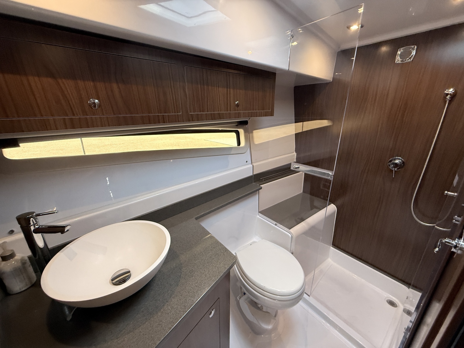 37ft Four Winns Yacht For Sale