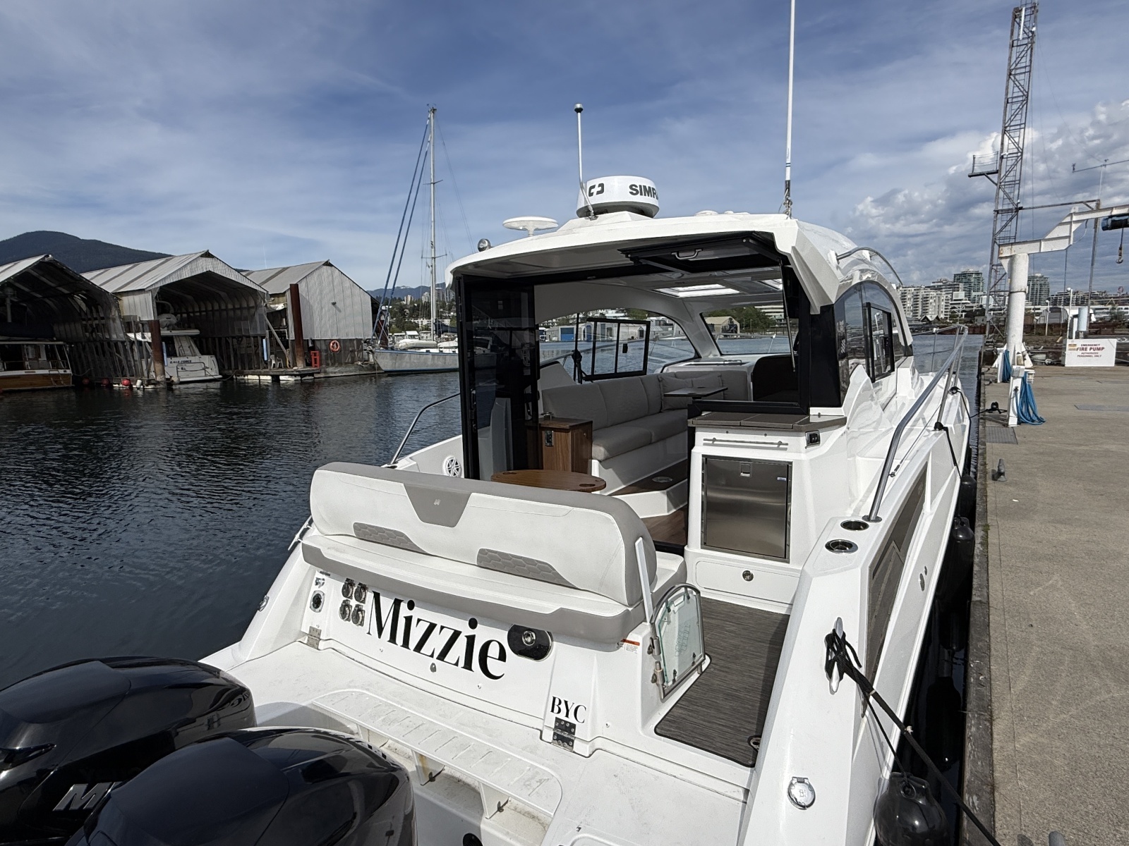 37ft Four Winns Yacht For Sale