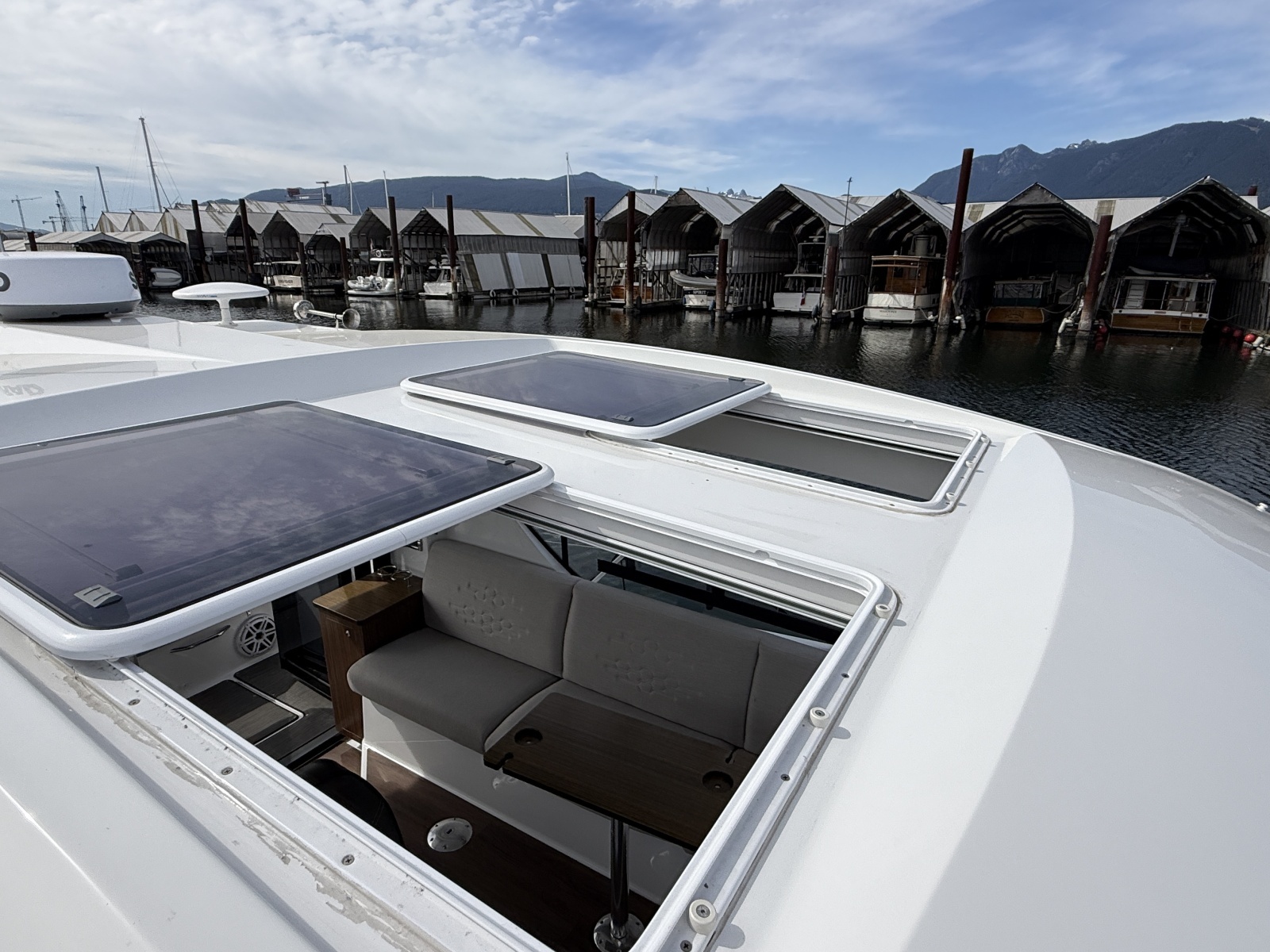 37ft Four Winns Yacht For Sale
