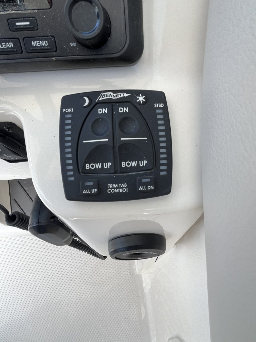 2024 Sailfish 245 DC