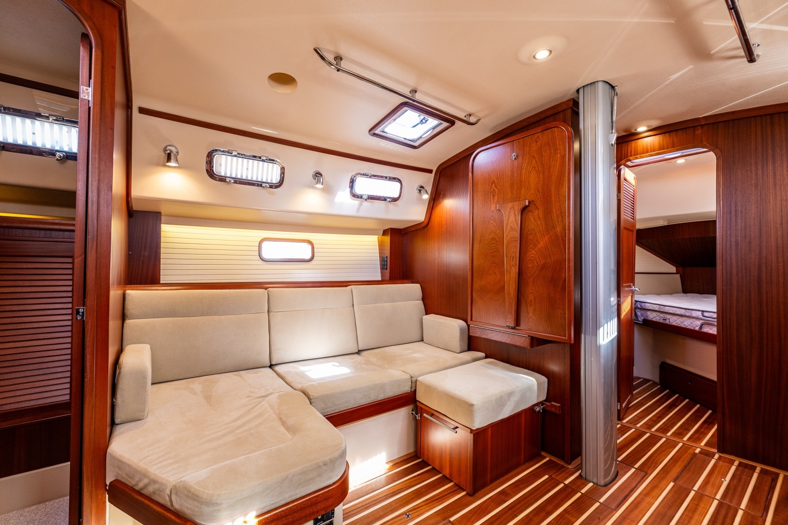 Oreanda 34ft Island Packet Yacht For Sale
