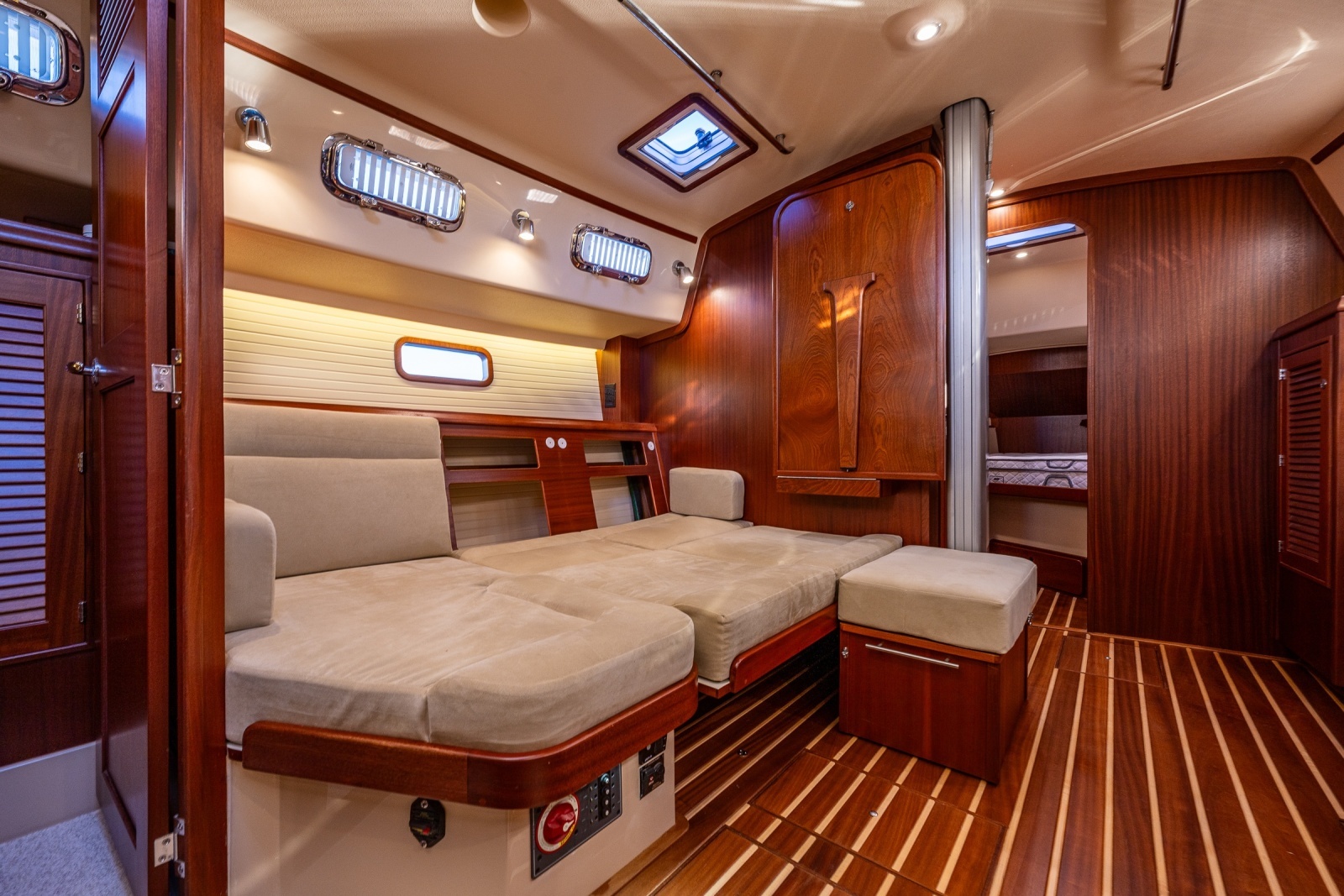Oreanda 34ft Island Packet Yacht For Sale