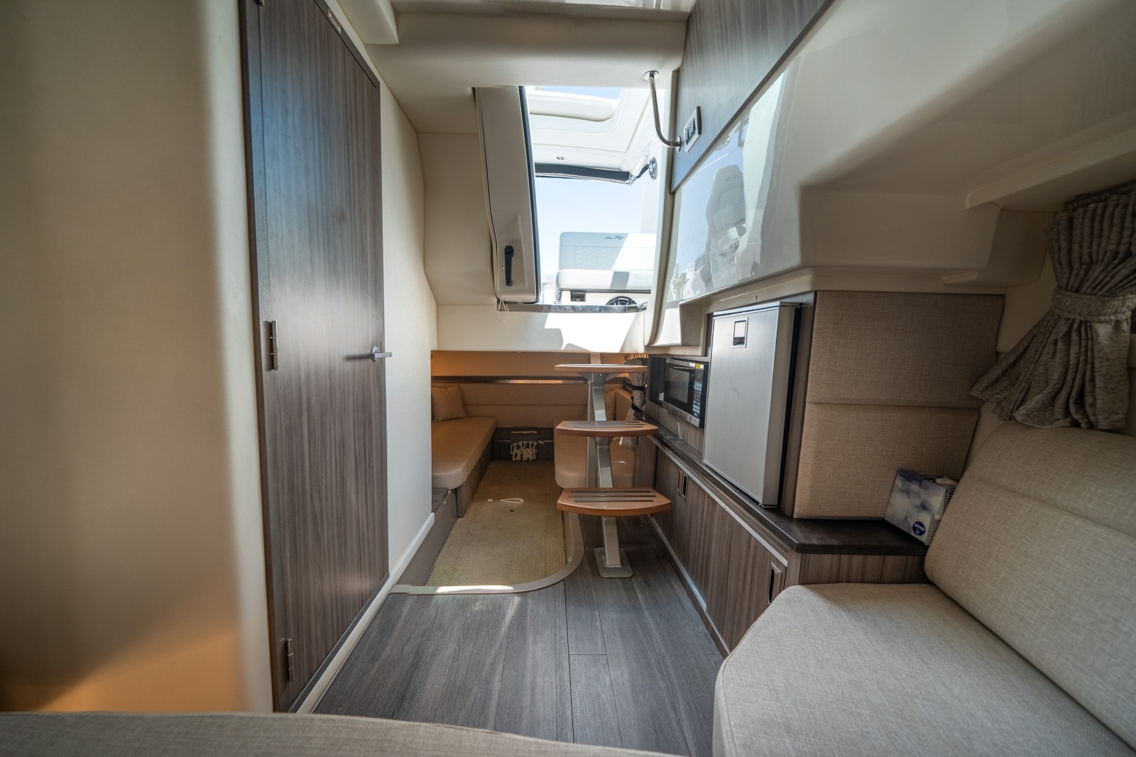 2021 Sea Ray 320 Sundancer