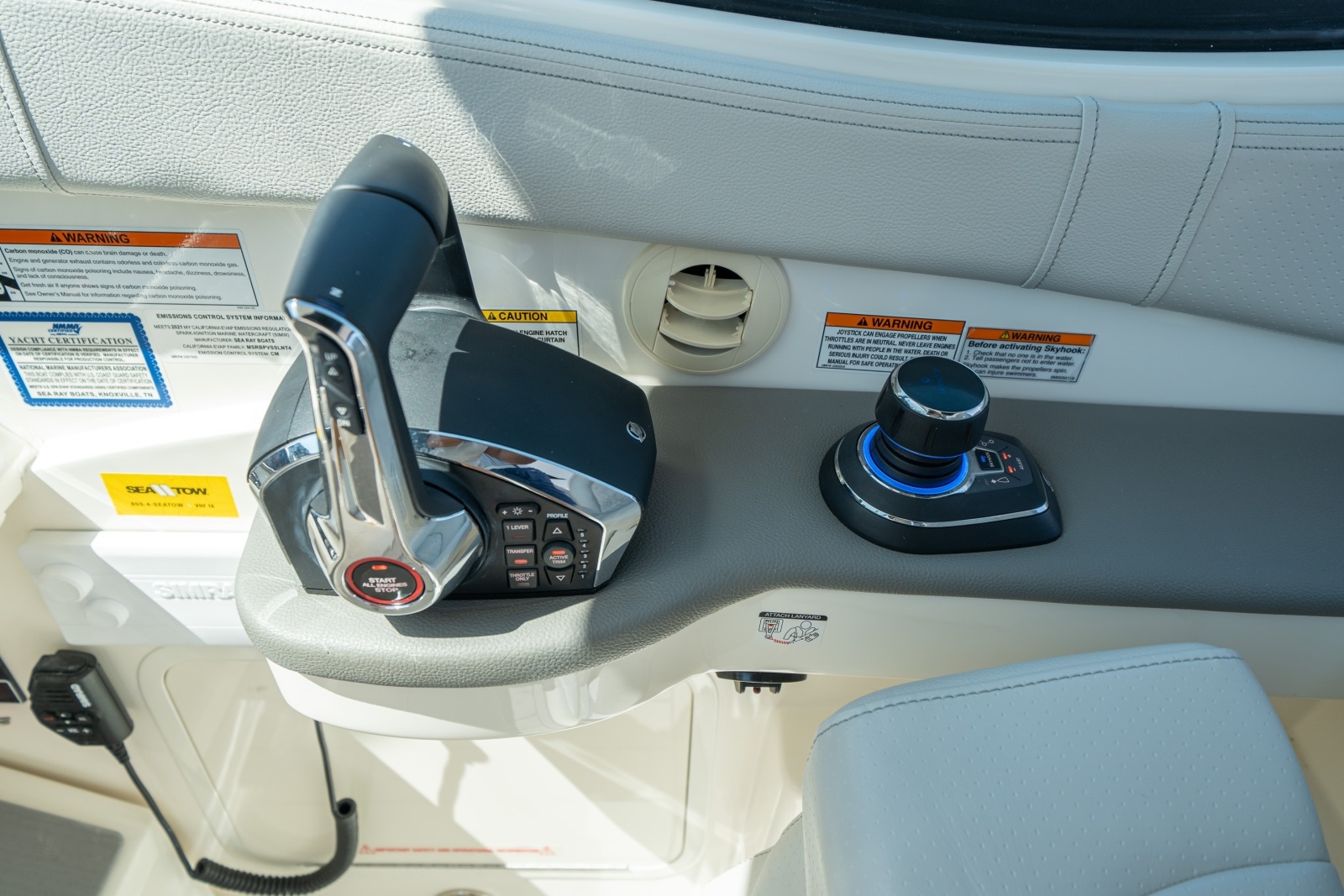 2021 Sea Ray 320 Sundancer