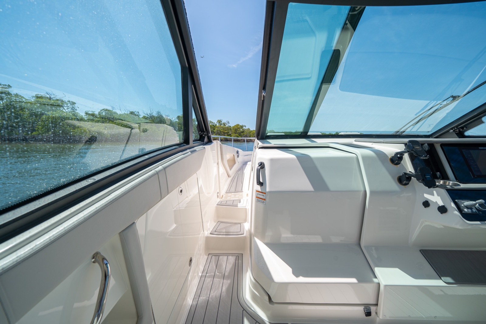 2021 Sea Ray 320 Sundancer