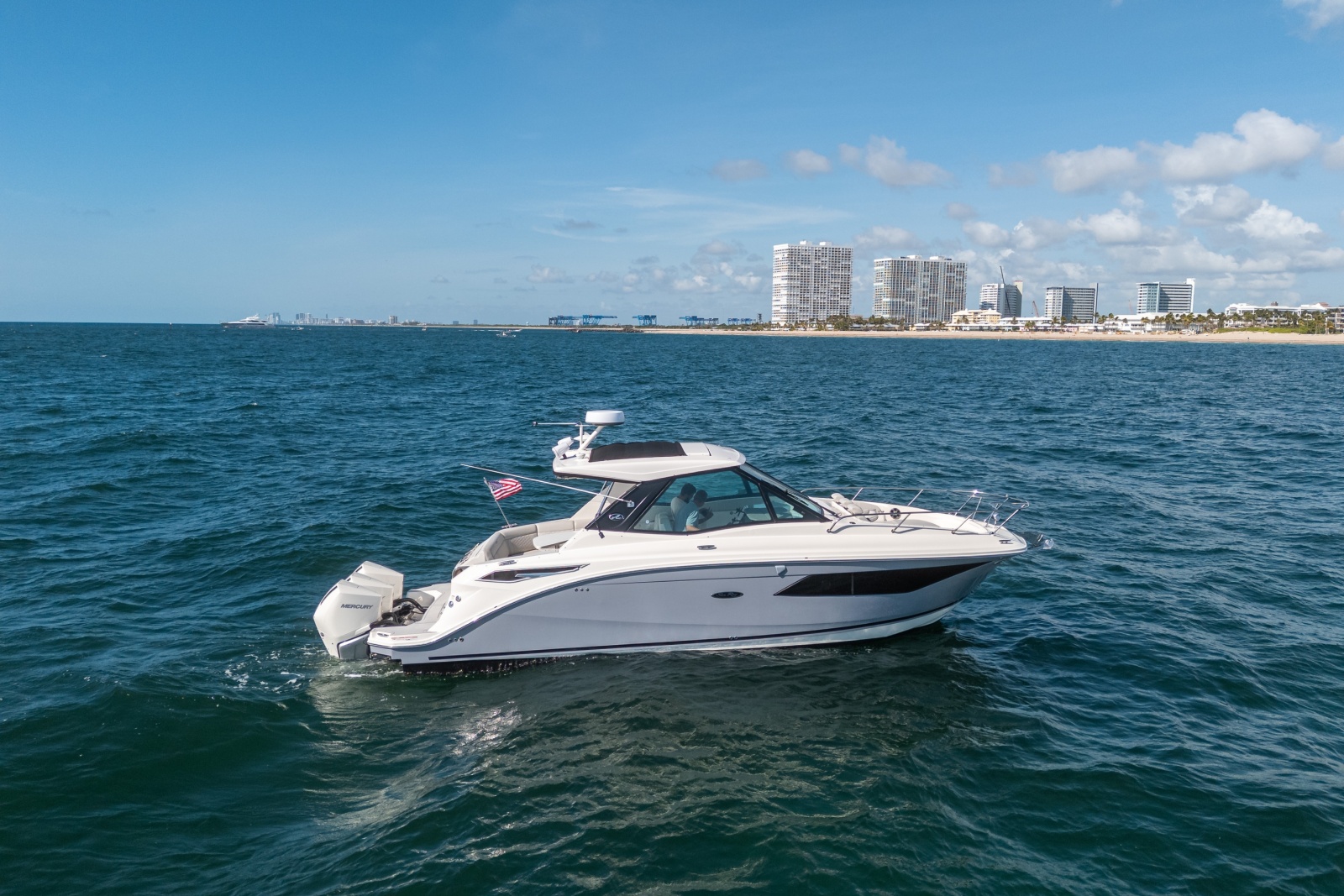 2021 Sea Ray 320 Sundancer