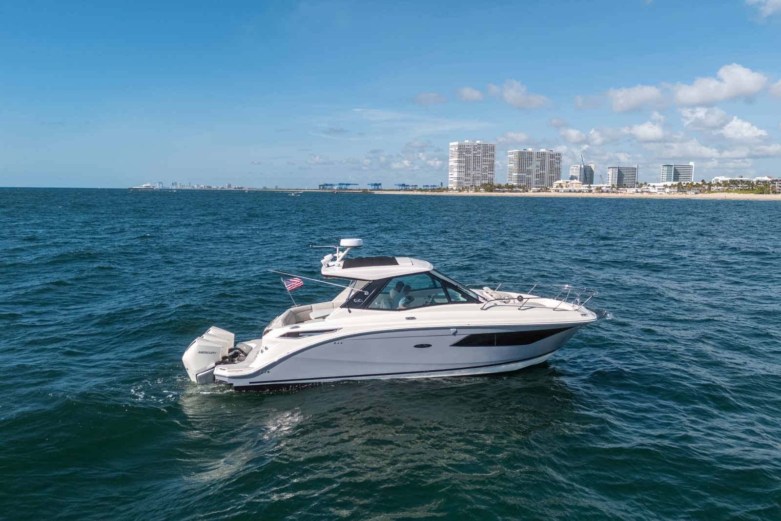 2021 Sea Ray 320 Sundancer