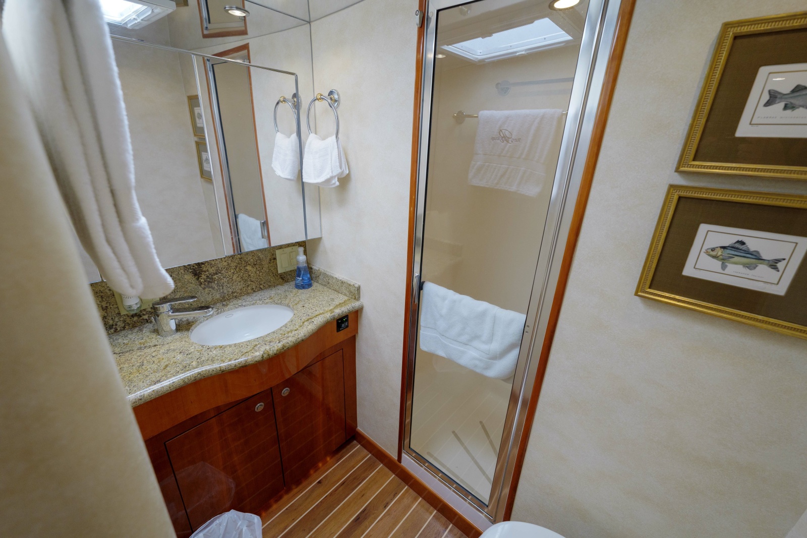 Hatteras 60 Reel Hook'Up - Interior Stateroom Head