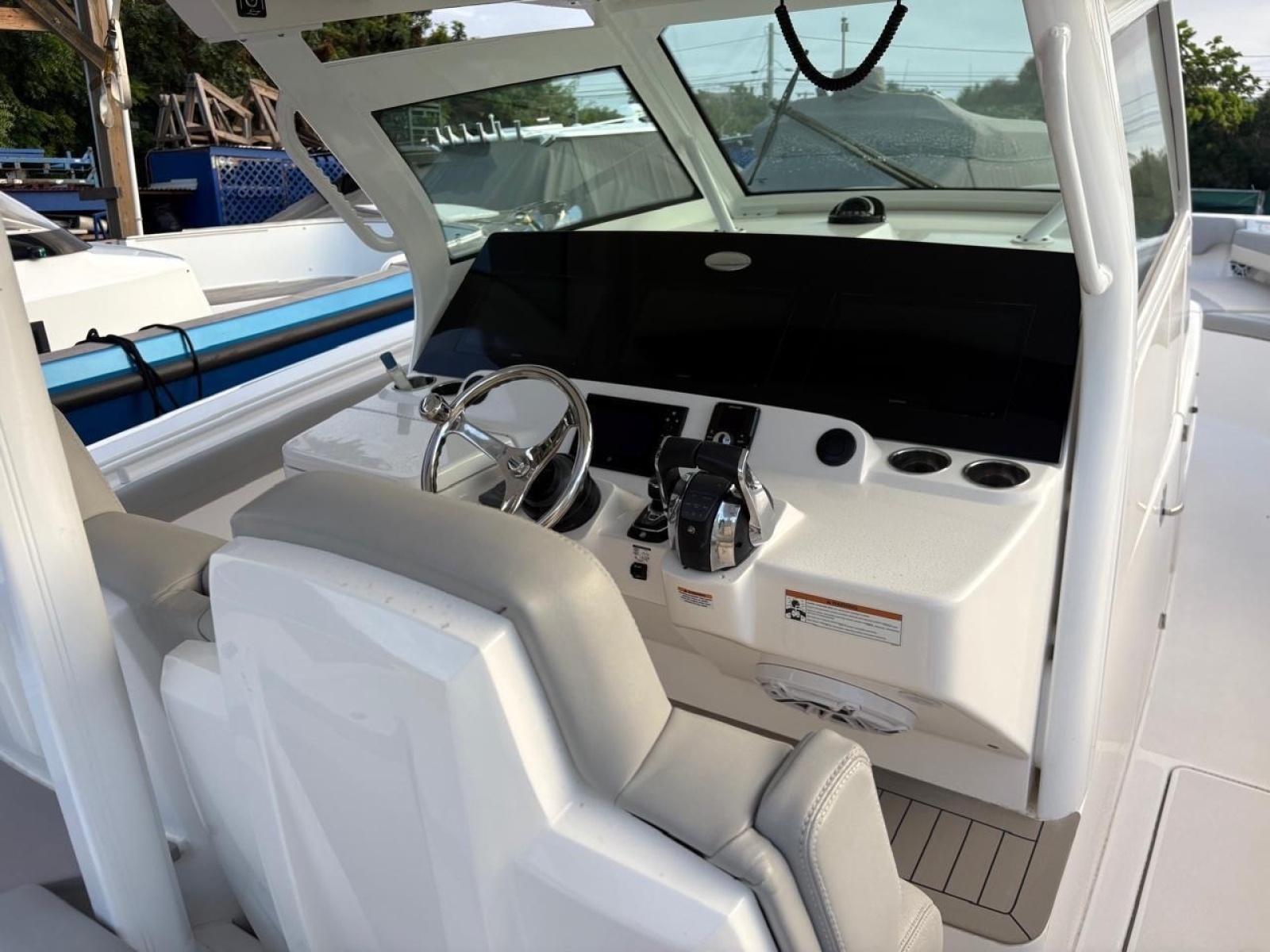2022 Scout 380 LXF
