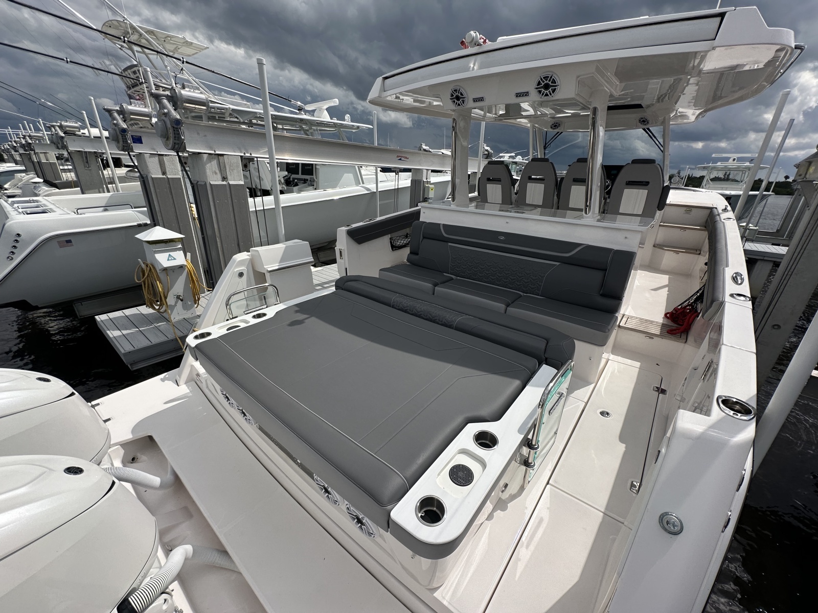 38ft Regal Yacht For Sale
