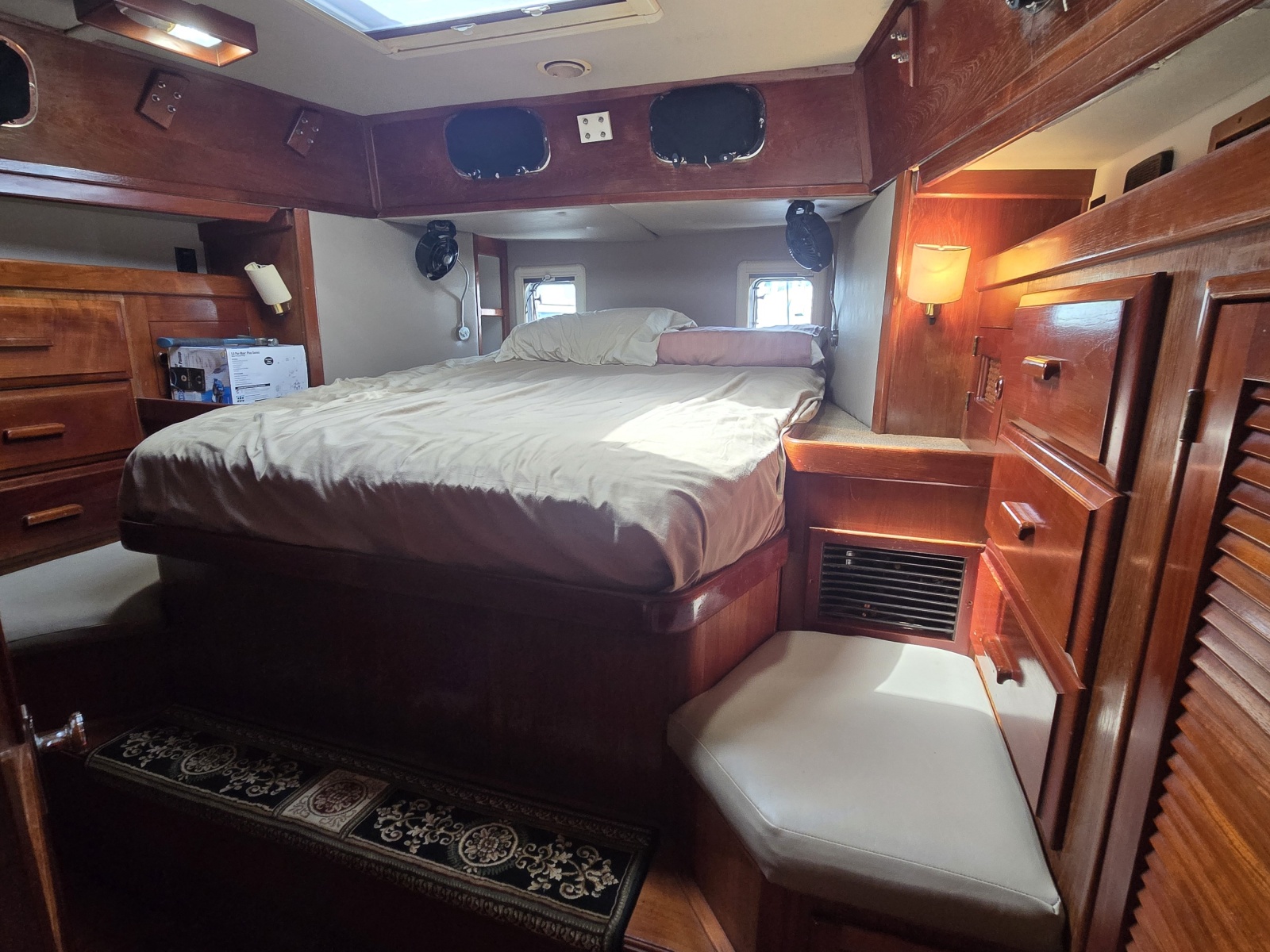 1990 Endeavour 