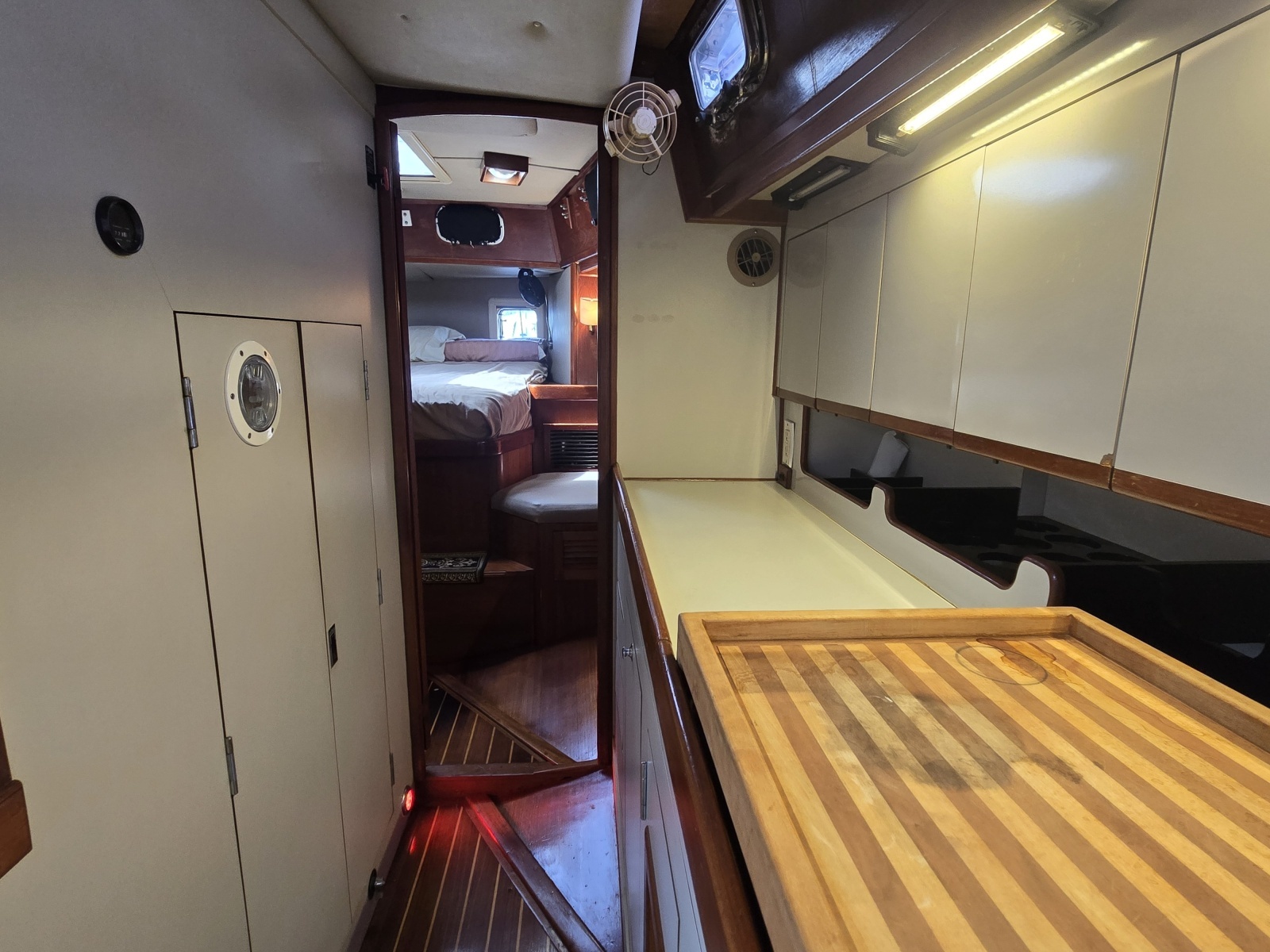 1990 Endeavour 