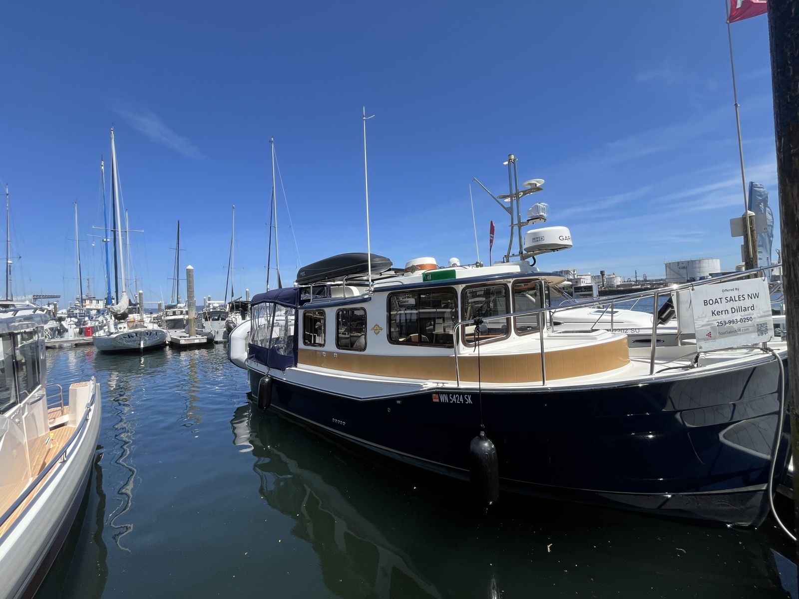 2017 Ranger Tugs R27 Northwest Edition