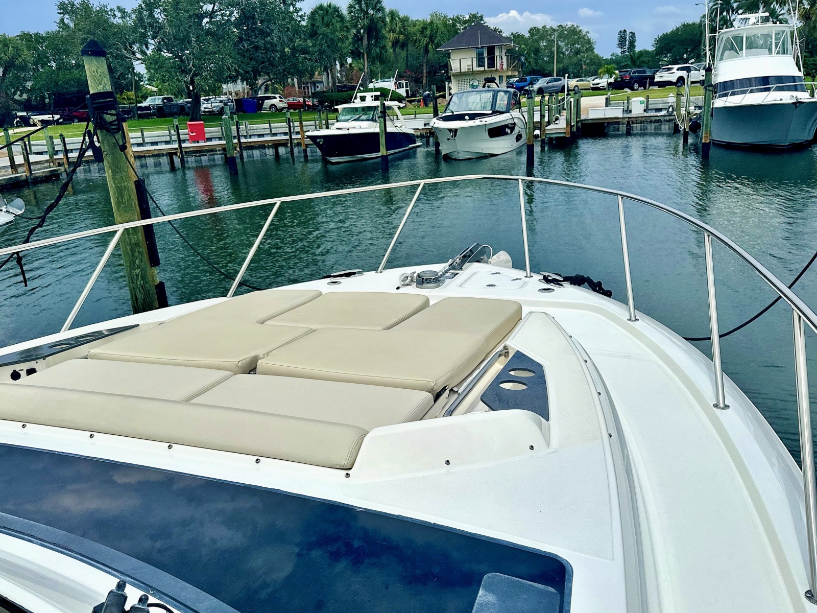 2023 Boston Whaler 405 Conquest
