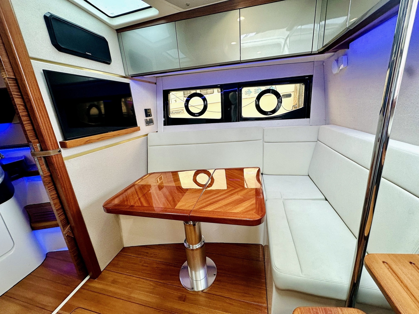 2023 Boston Whaler 405 Conquest