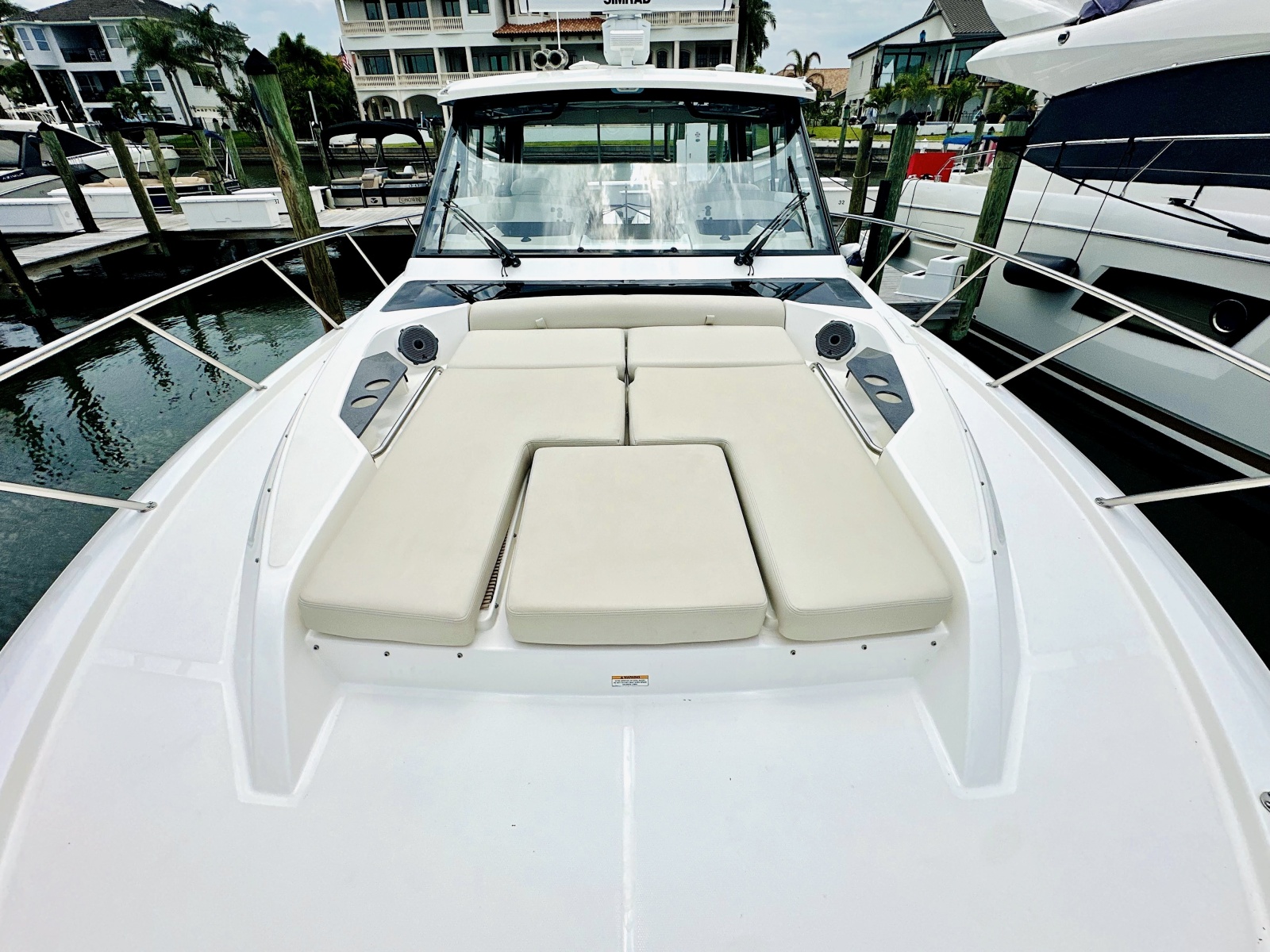2023 Boston Whaler 405 Conquest