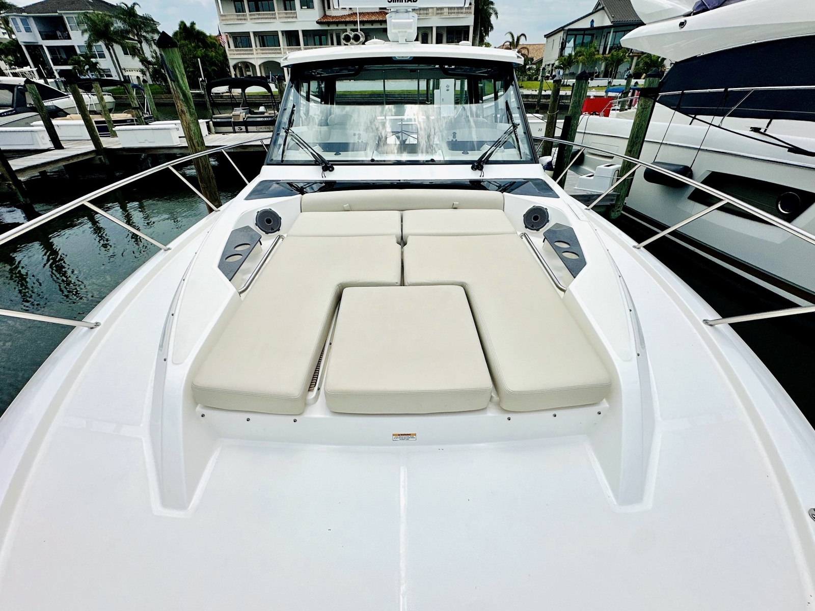 2023 Boston Whaler 405 Conquest
