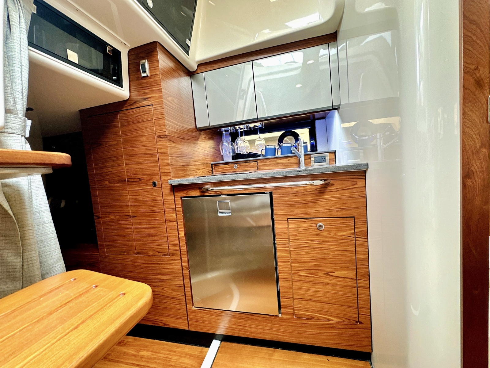 2023 Boston Whaler 405 Conquest