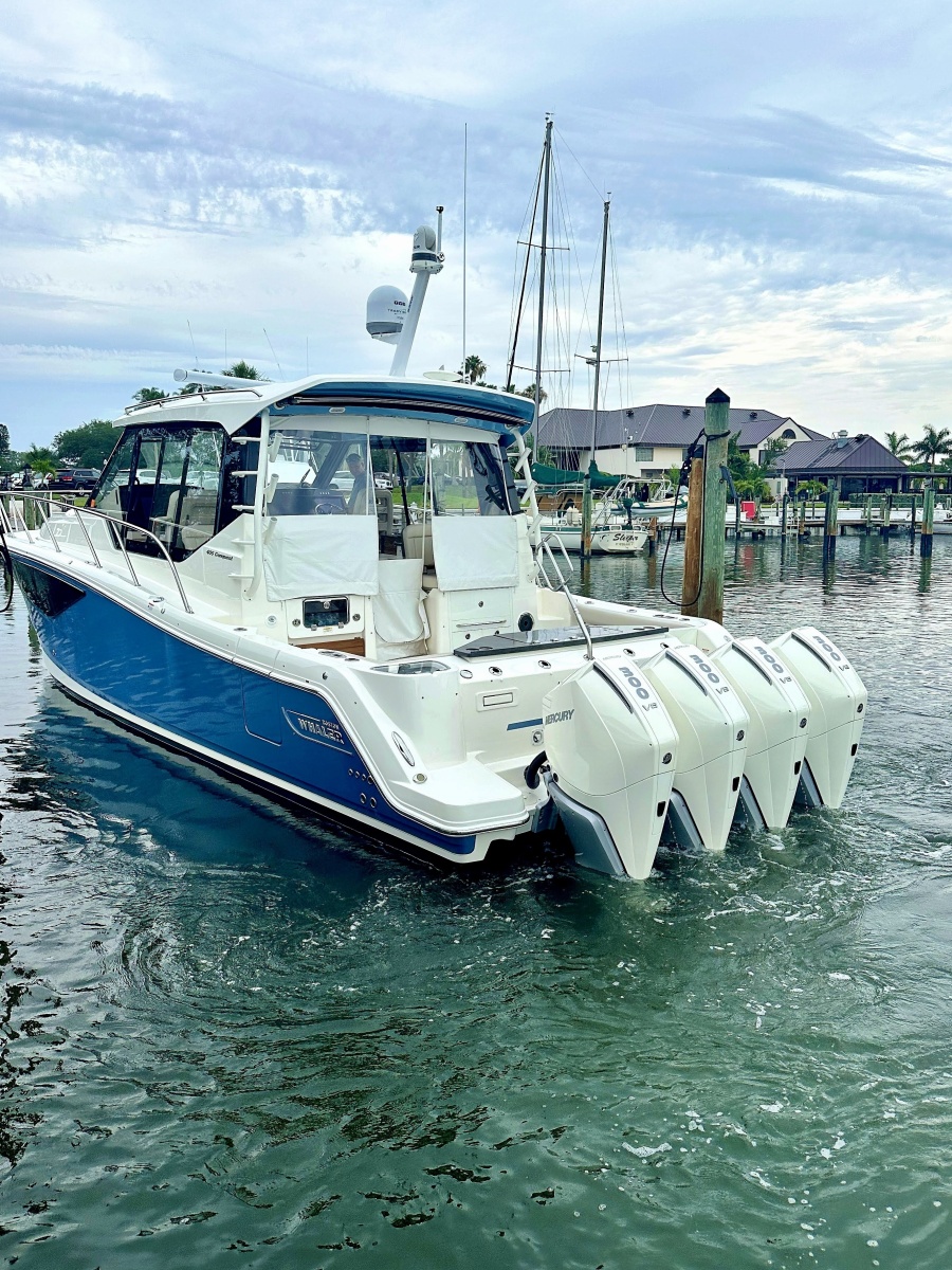 2023 Boston Whaler 405 Conquest