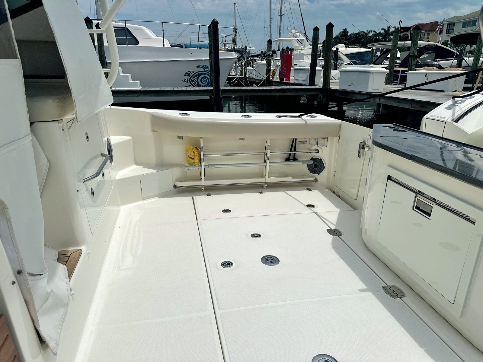 2023 Boston Whaler 405 Conquest