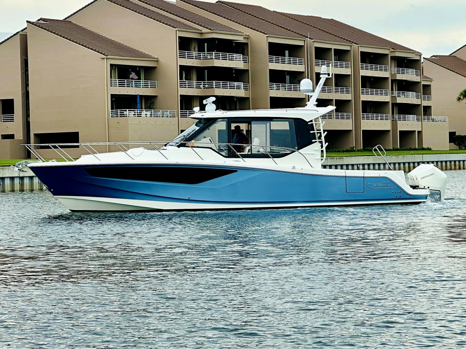 2023 Boston Whaler 405 Conquest
