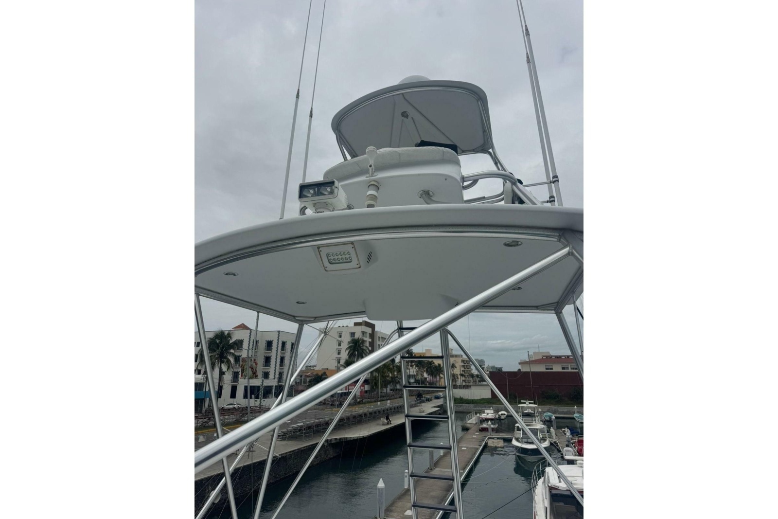 2007 Hatteras 