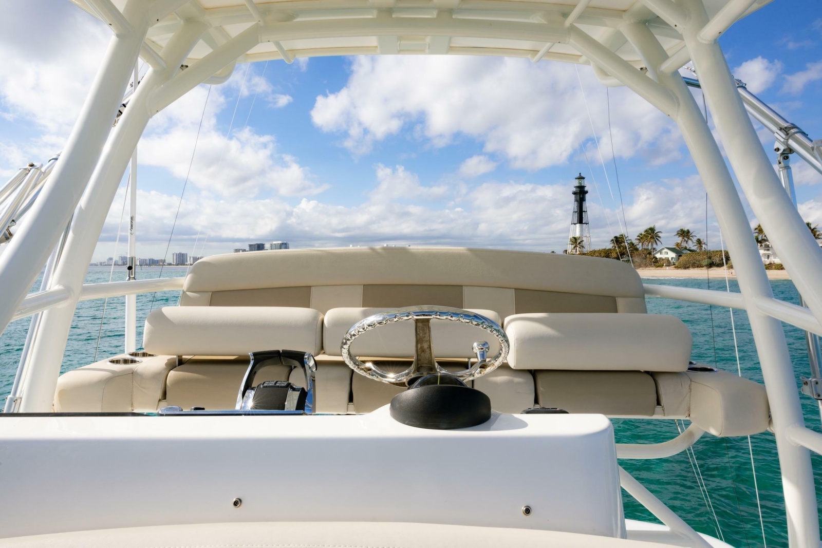 2017 Boston Whaler 