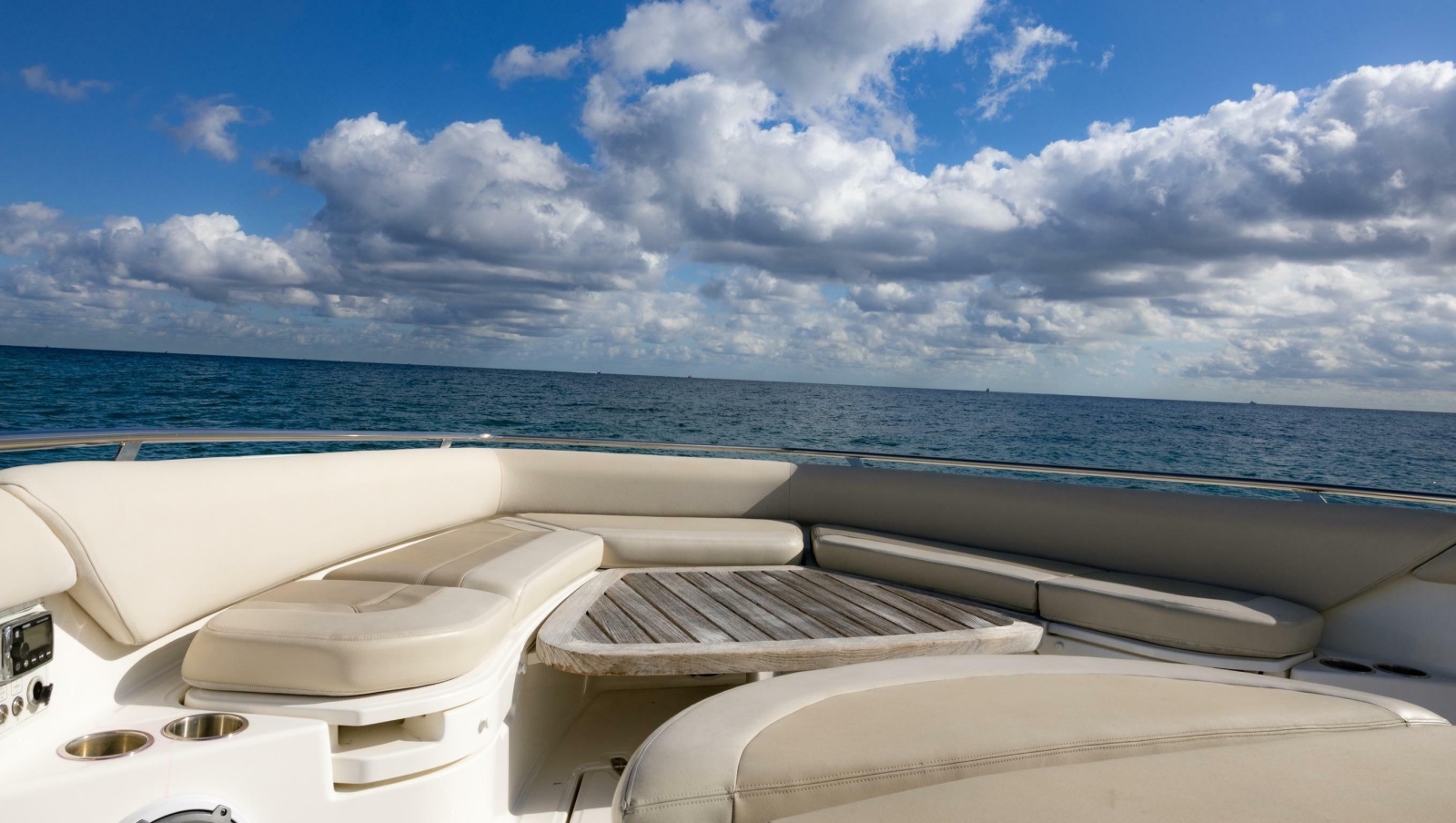 2017 Boston Whaler 