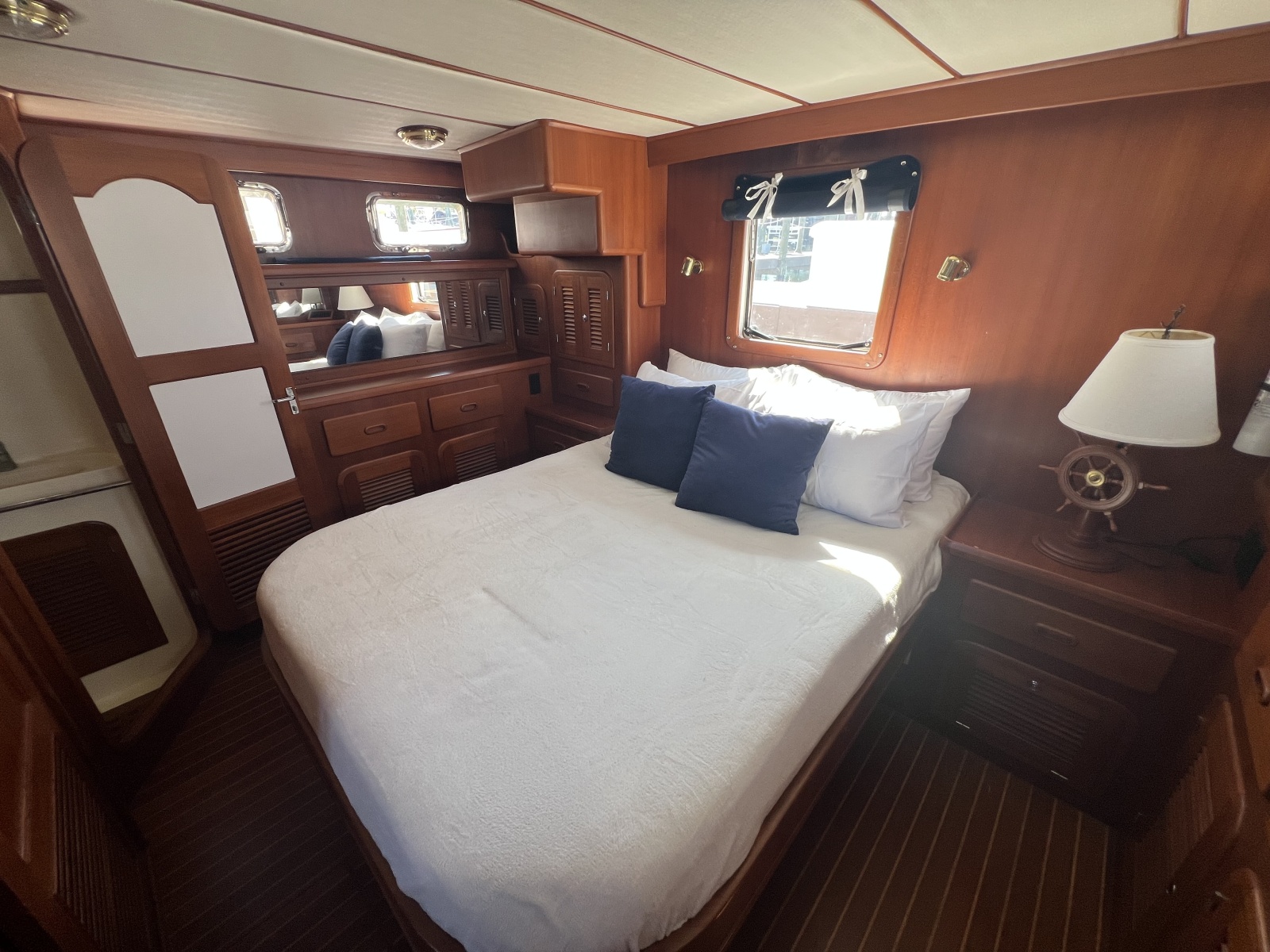 2007 Heritage East 36 Sundeck Trawler