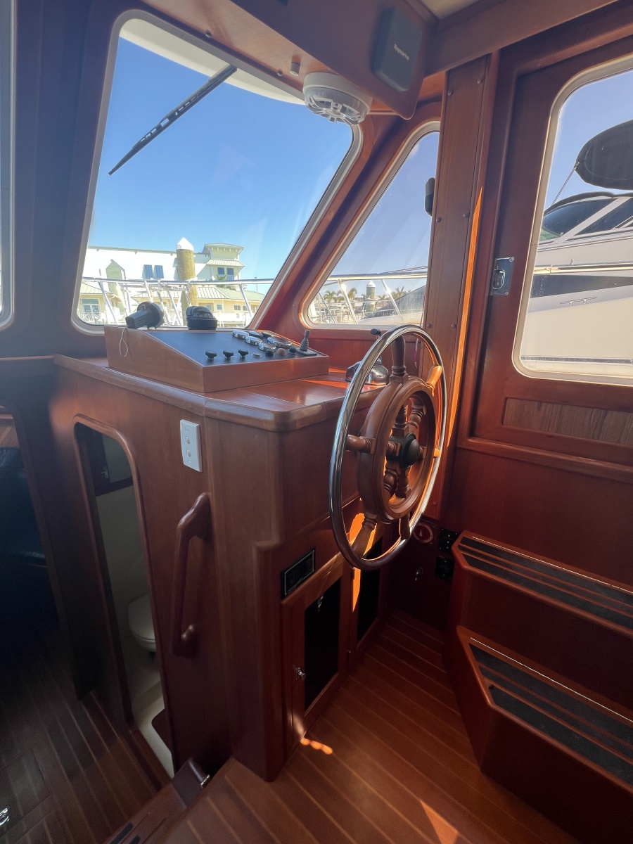 2007 Heritage East 36 Sundeck Trawler