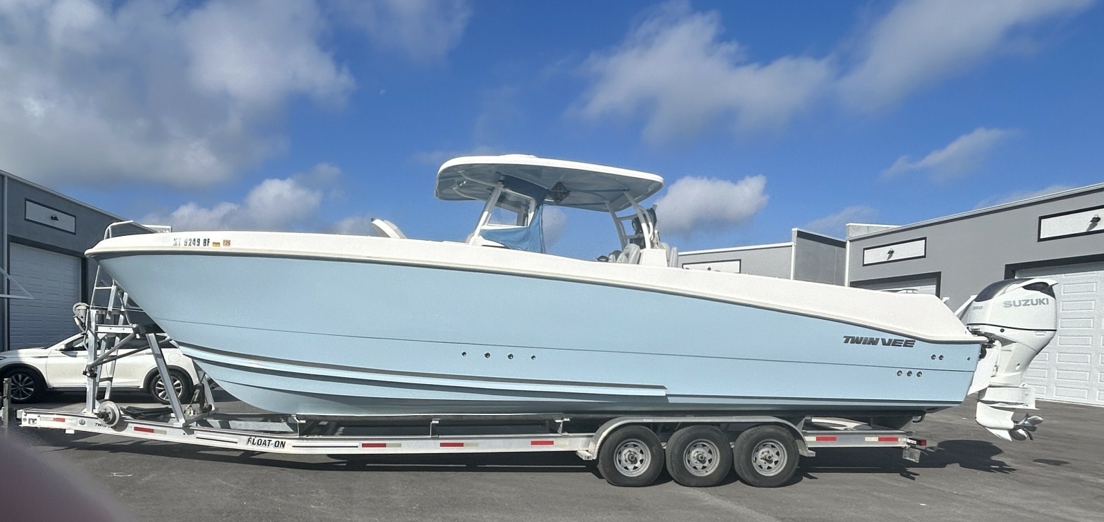 34ft Twin Vee Yacht For Sale