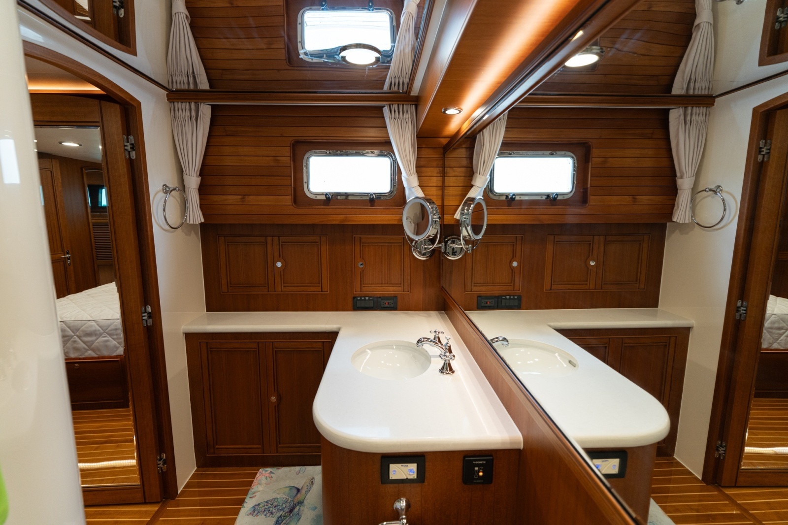 MSR Head Facing Starboard