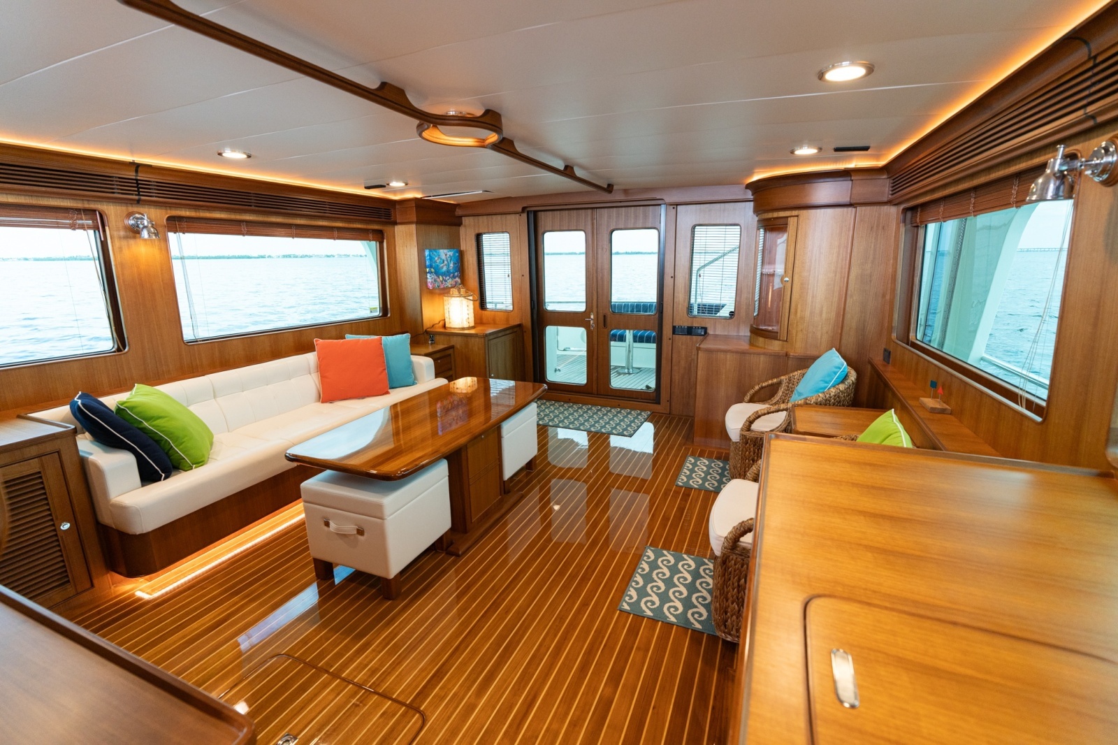 Salon Facing Aft