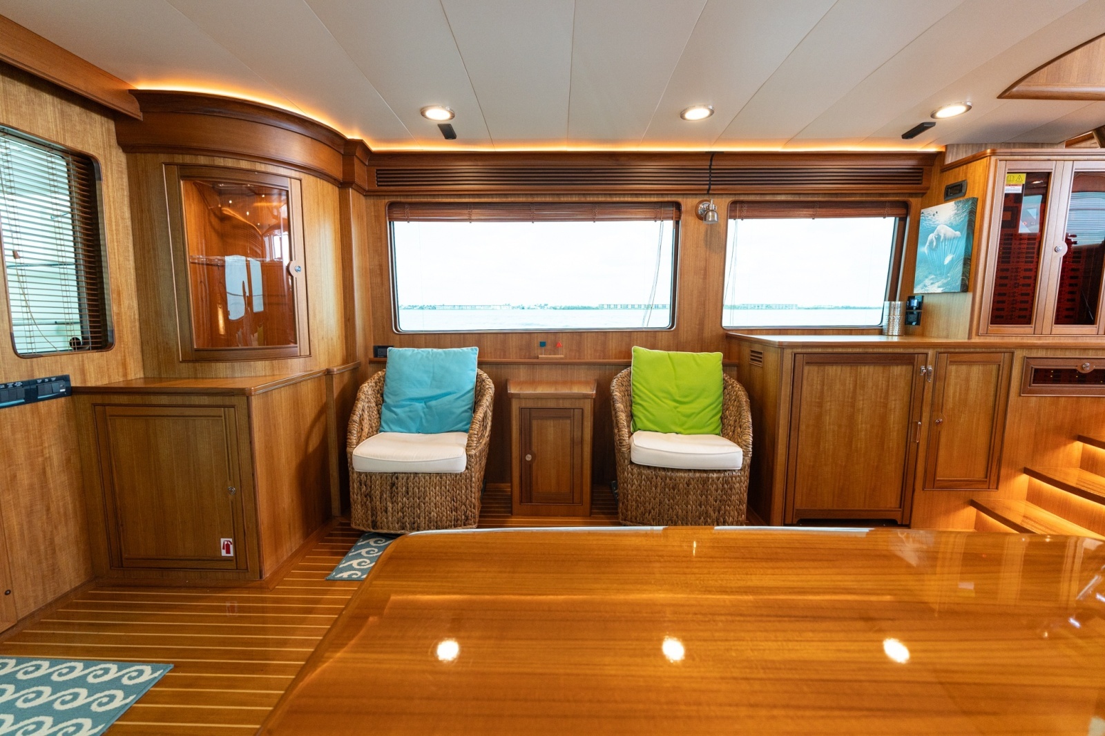 Salon Facing Port