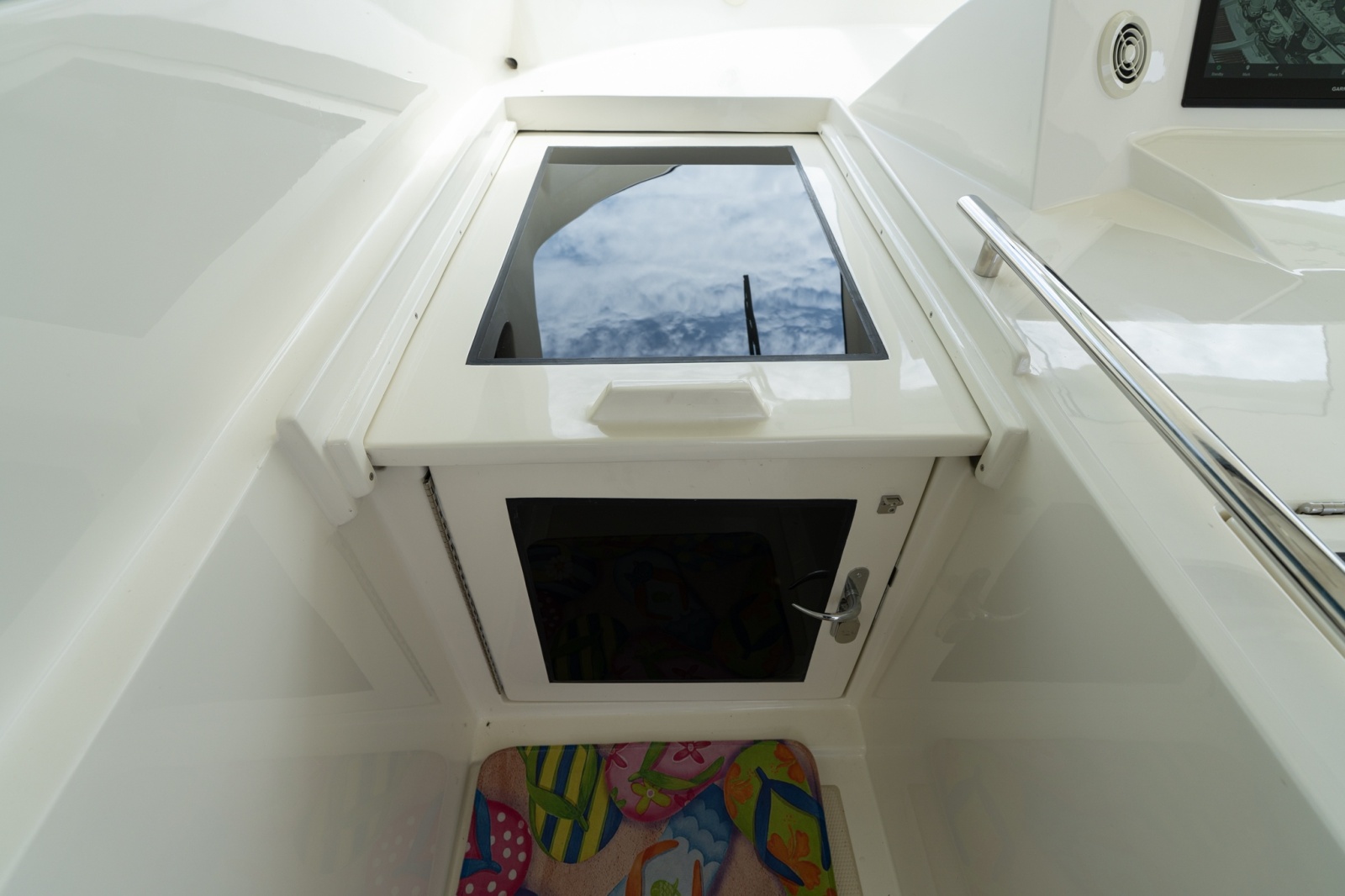 Access to SE Bridge-Galley